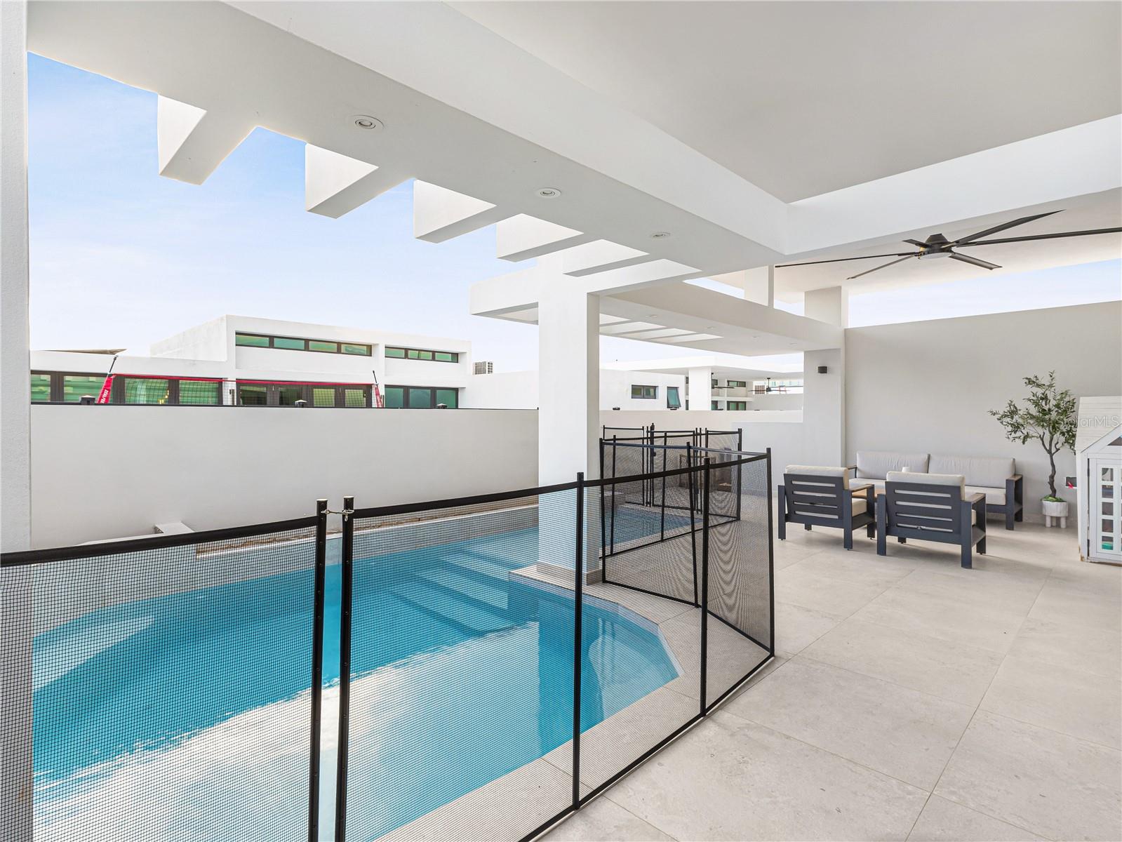 RESIDENCE AT RIO - Residential