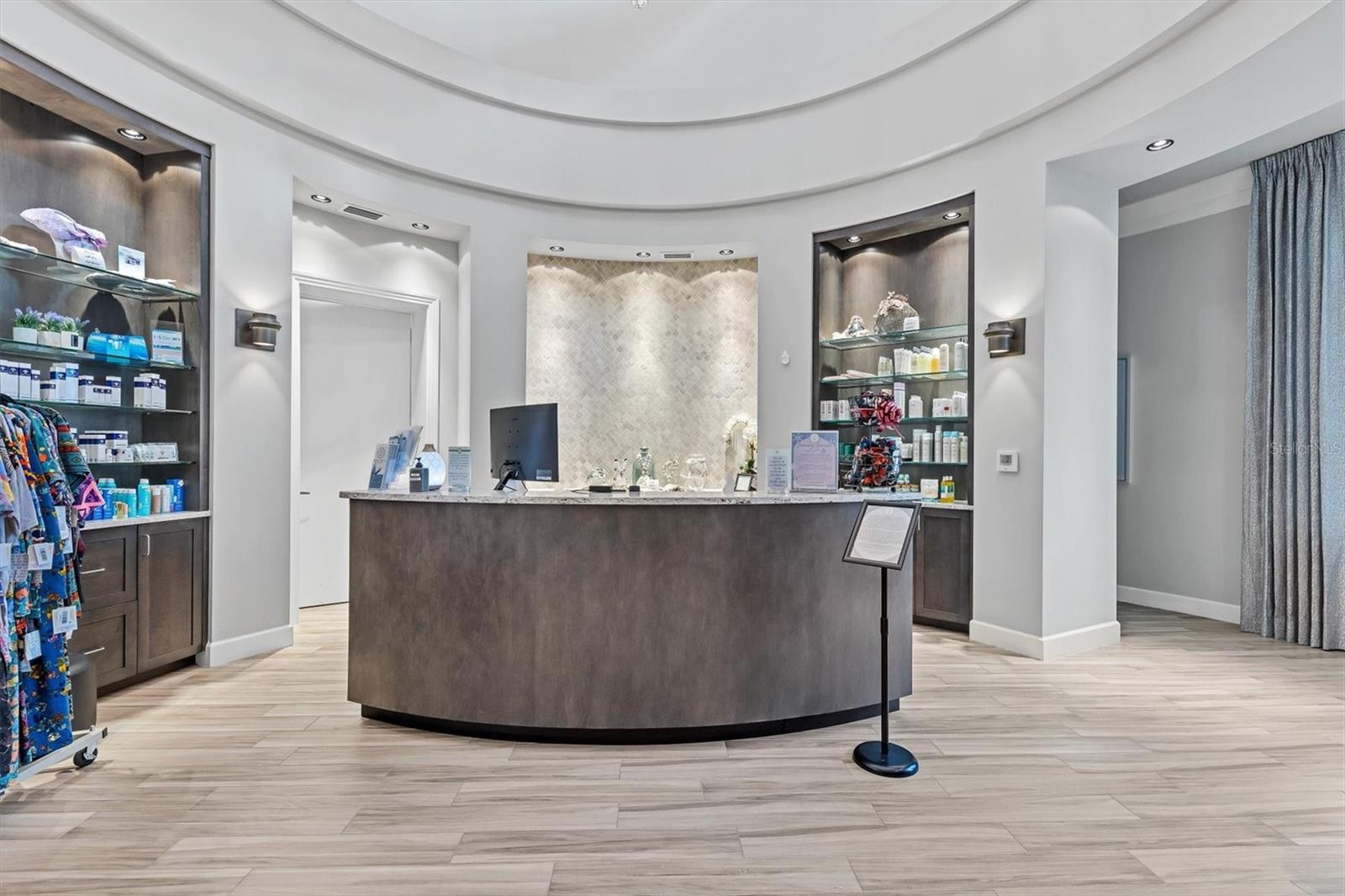 LAKEWOOD NATIONAL PH - Residential