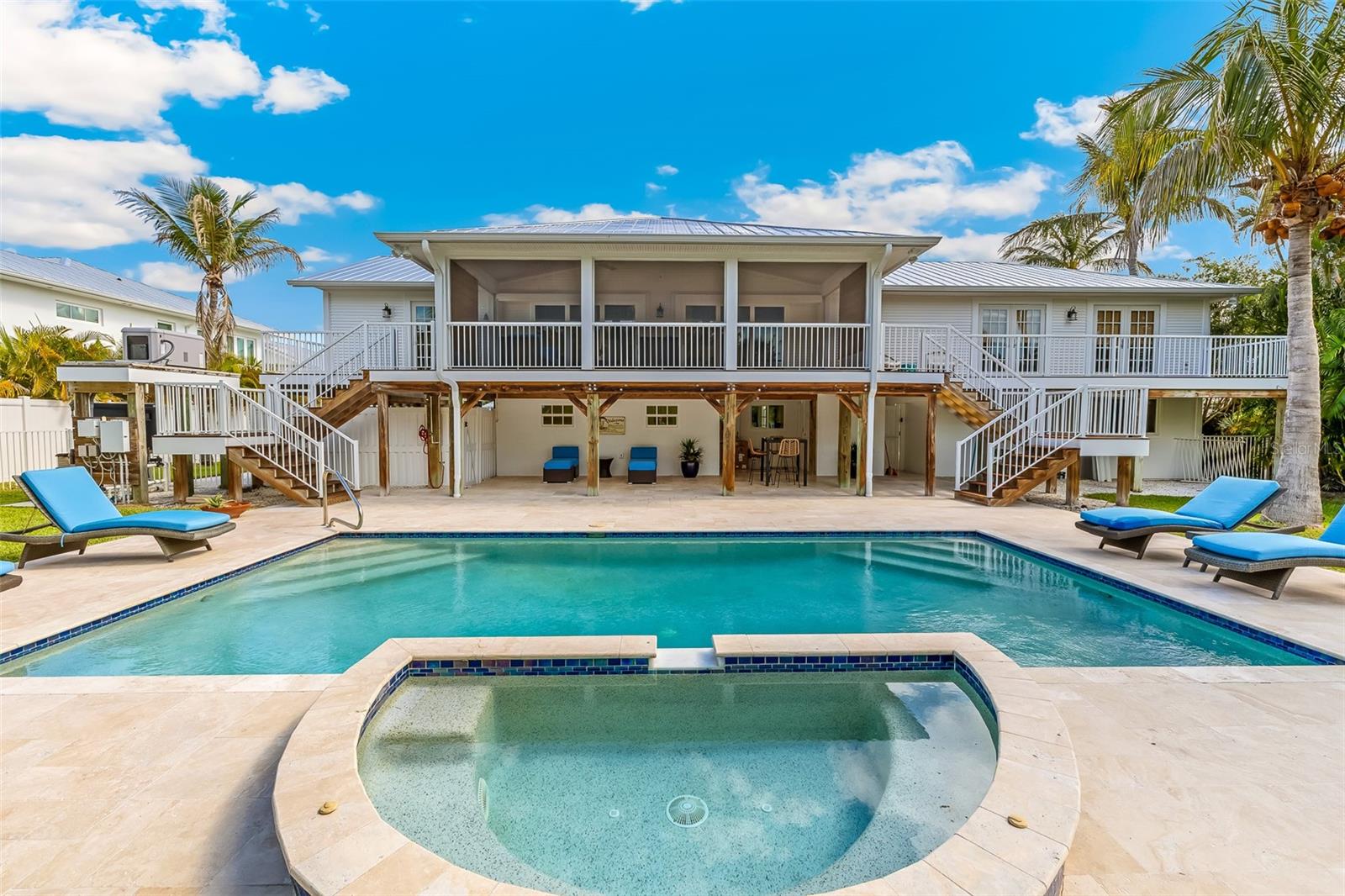 GOLDEN BEACH - Residential
