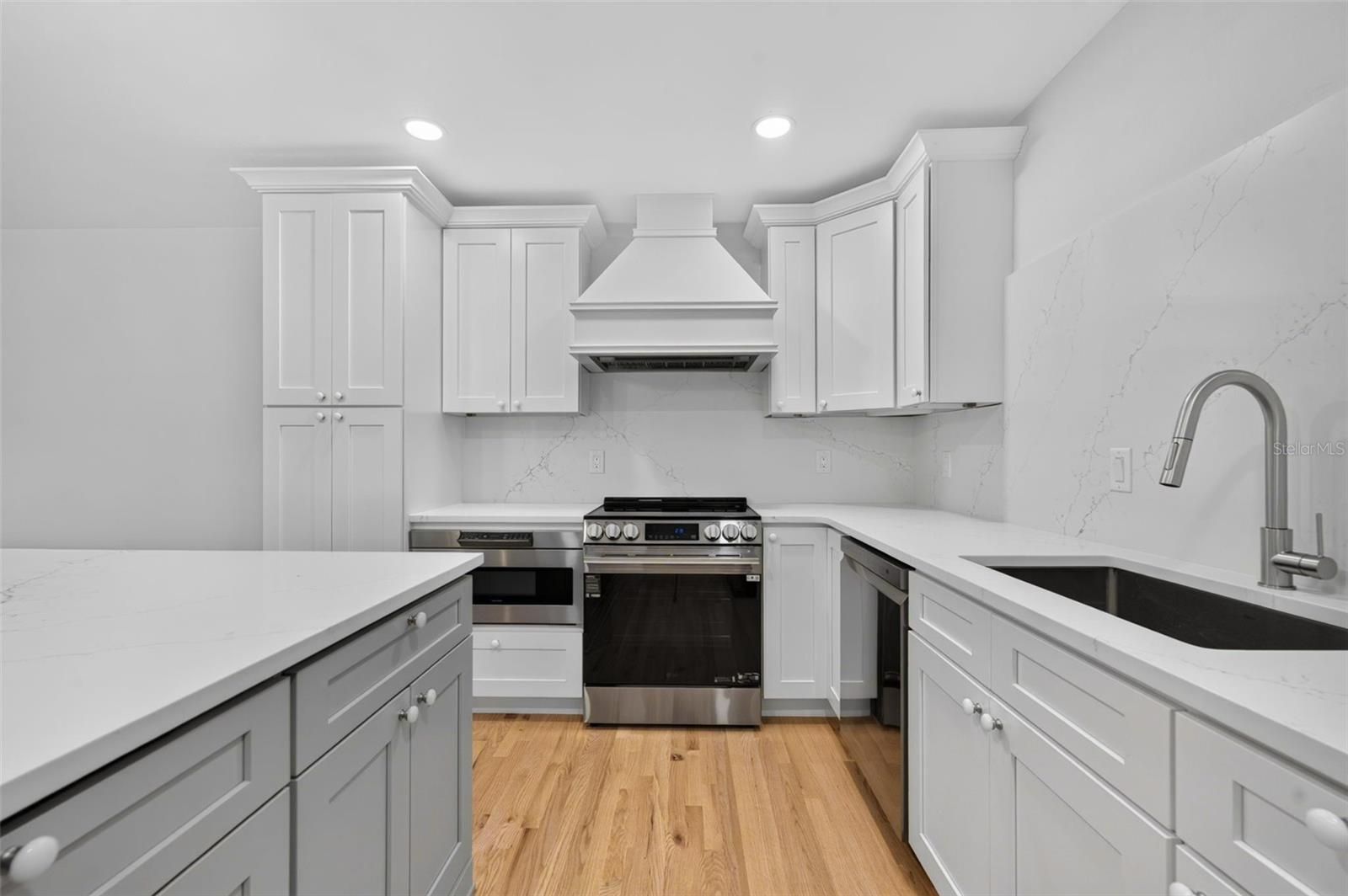EDGEWATER PARK - Residential