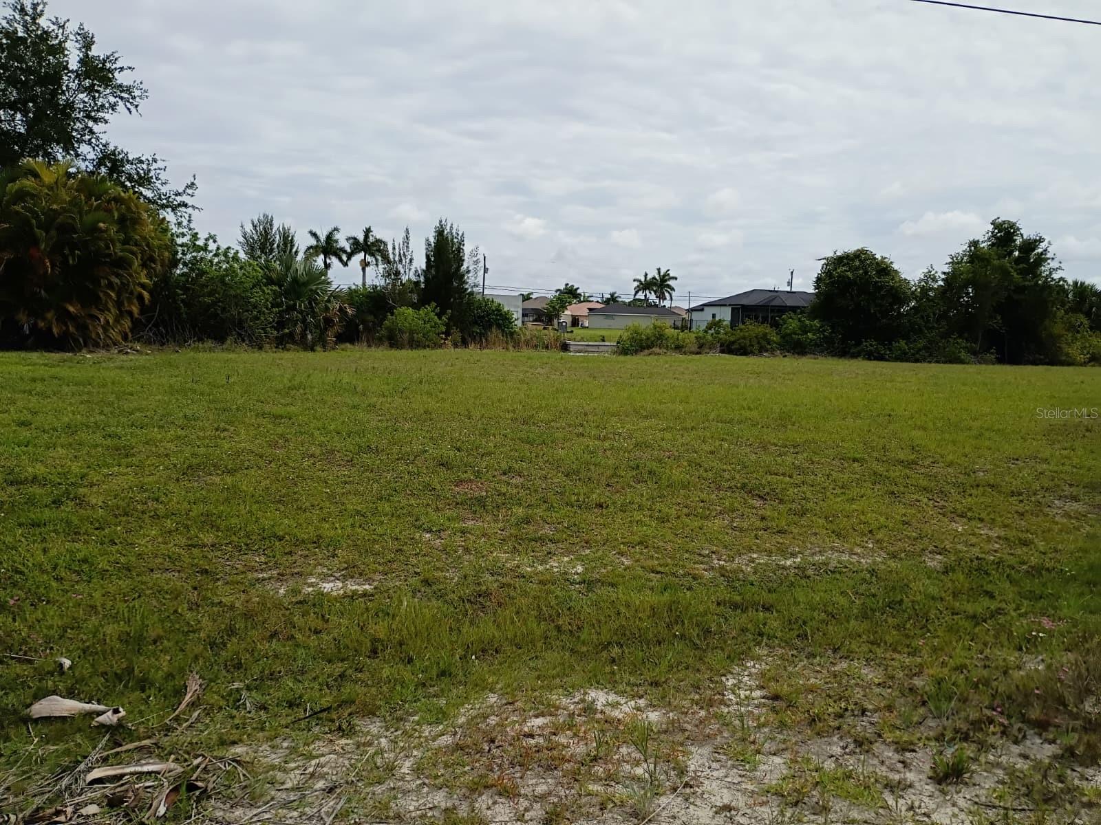 CAPE CORAL - Land