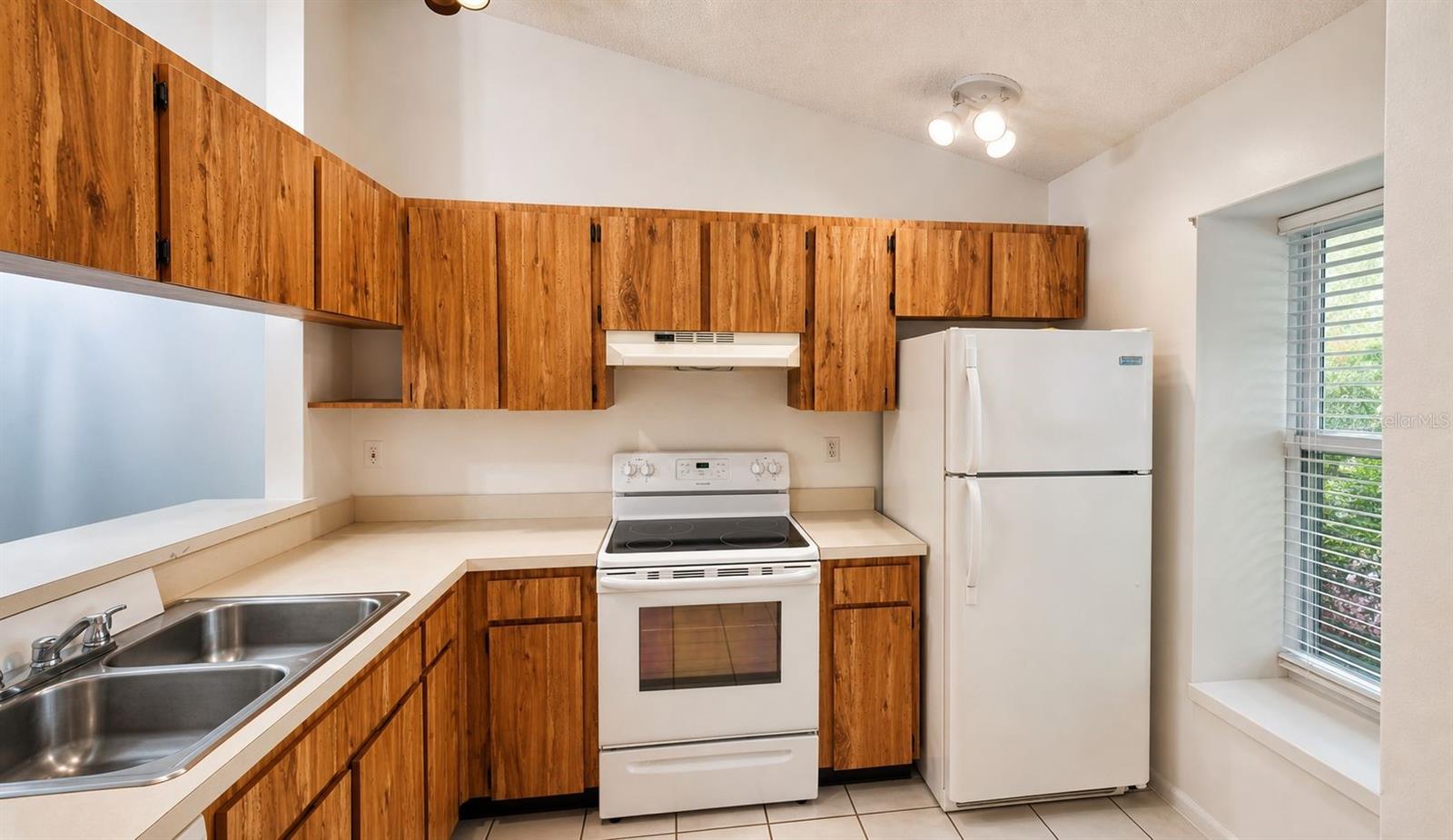 BELLE OAK VILLAS - Residential