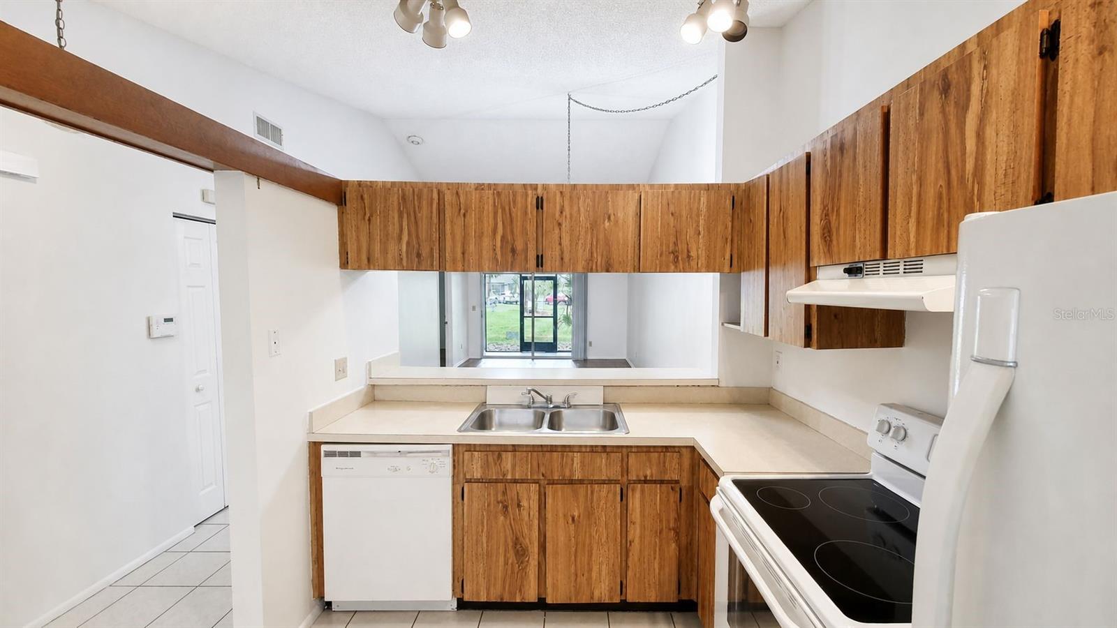 BELLE OAK VILLAS - Residential