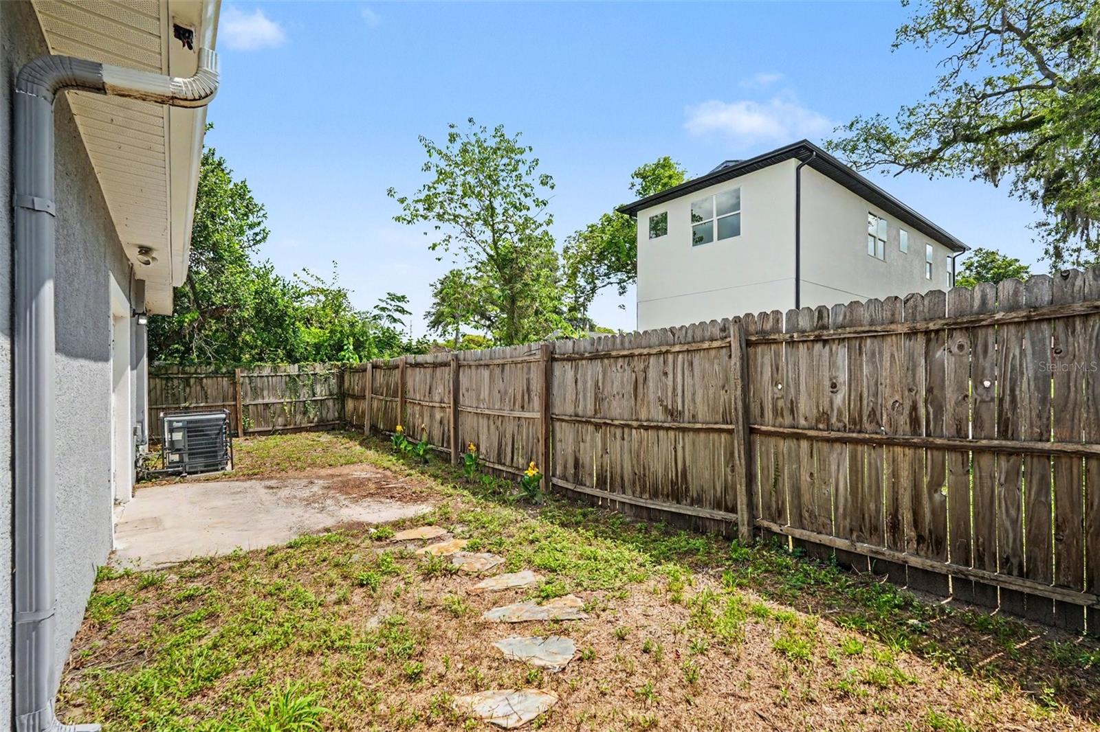 HENDRY & KNIGHTS ADD TO - Residential Lease