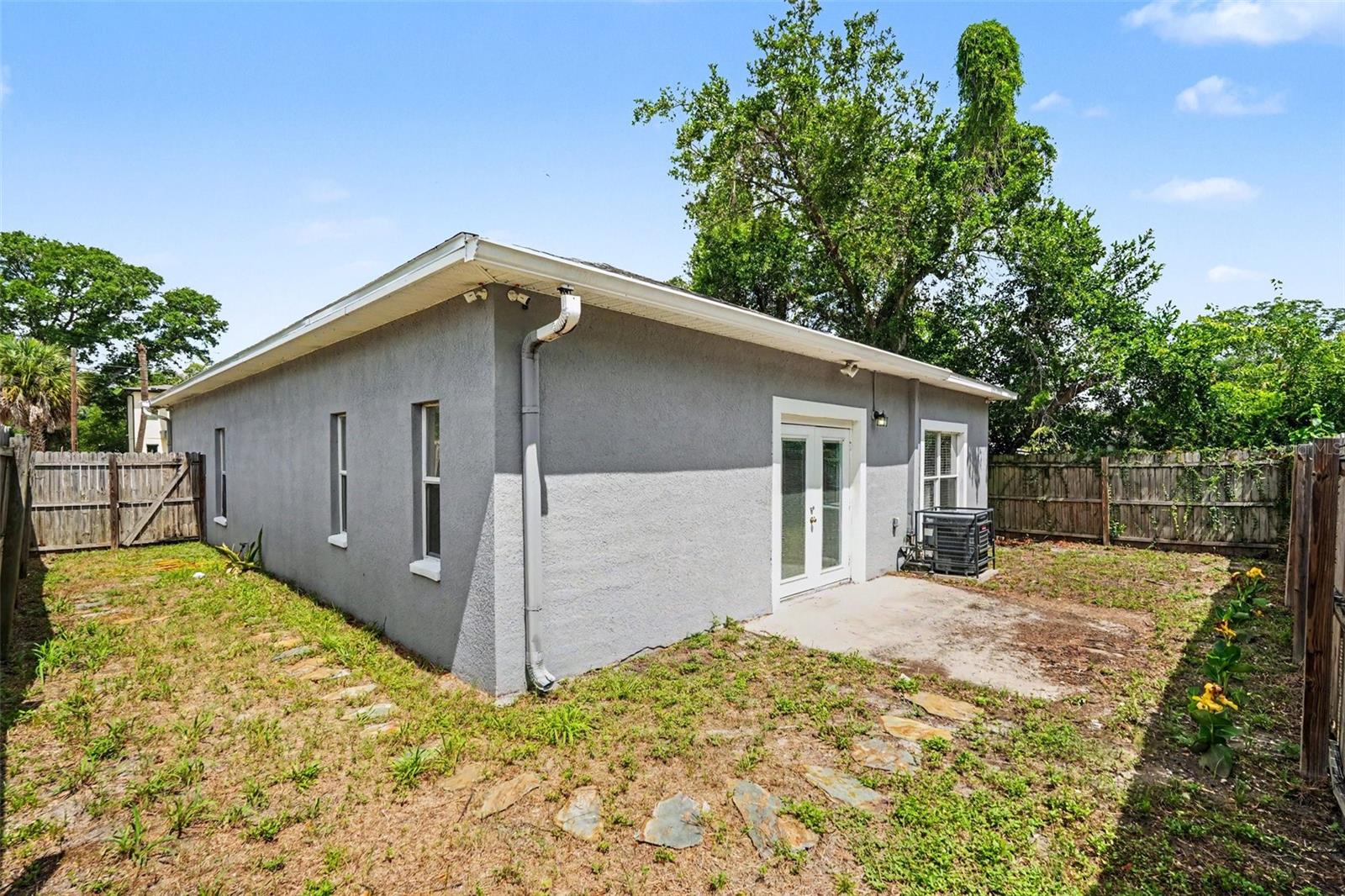 HENDRY & KNIGHTS ADD TO - Residential Lease