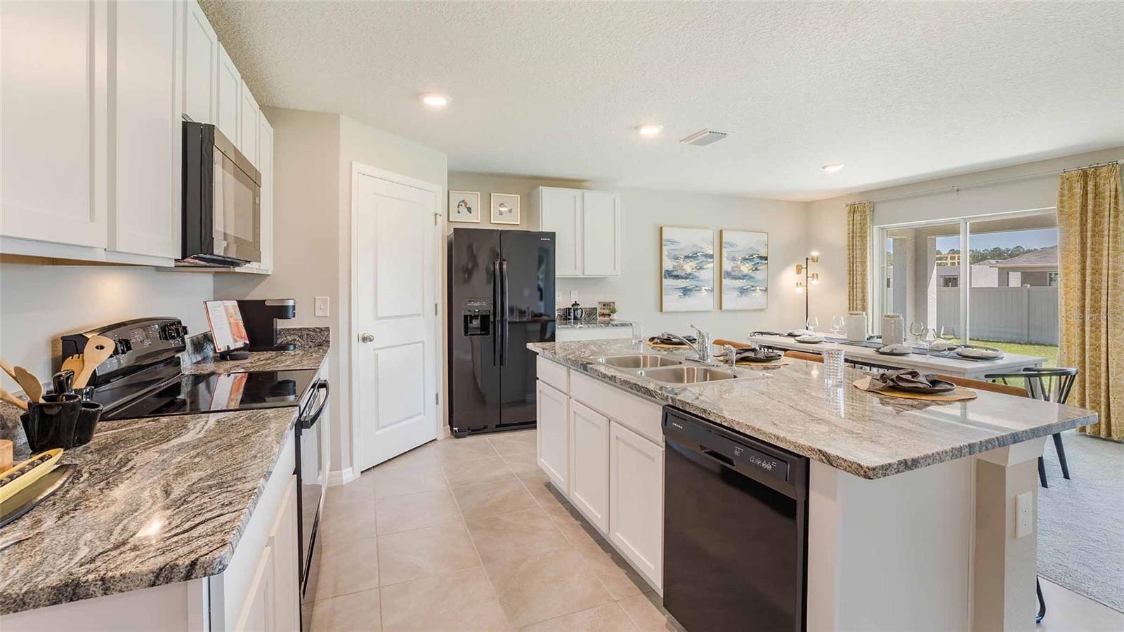 BELLA LAGO - Residential