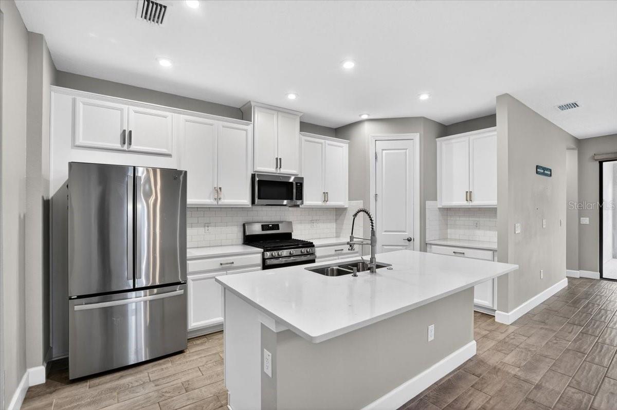 ARTISAN LAKES ESPLANADE PH V SUBPH B & C - Residential