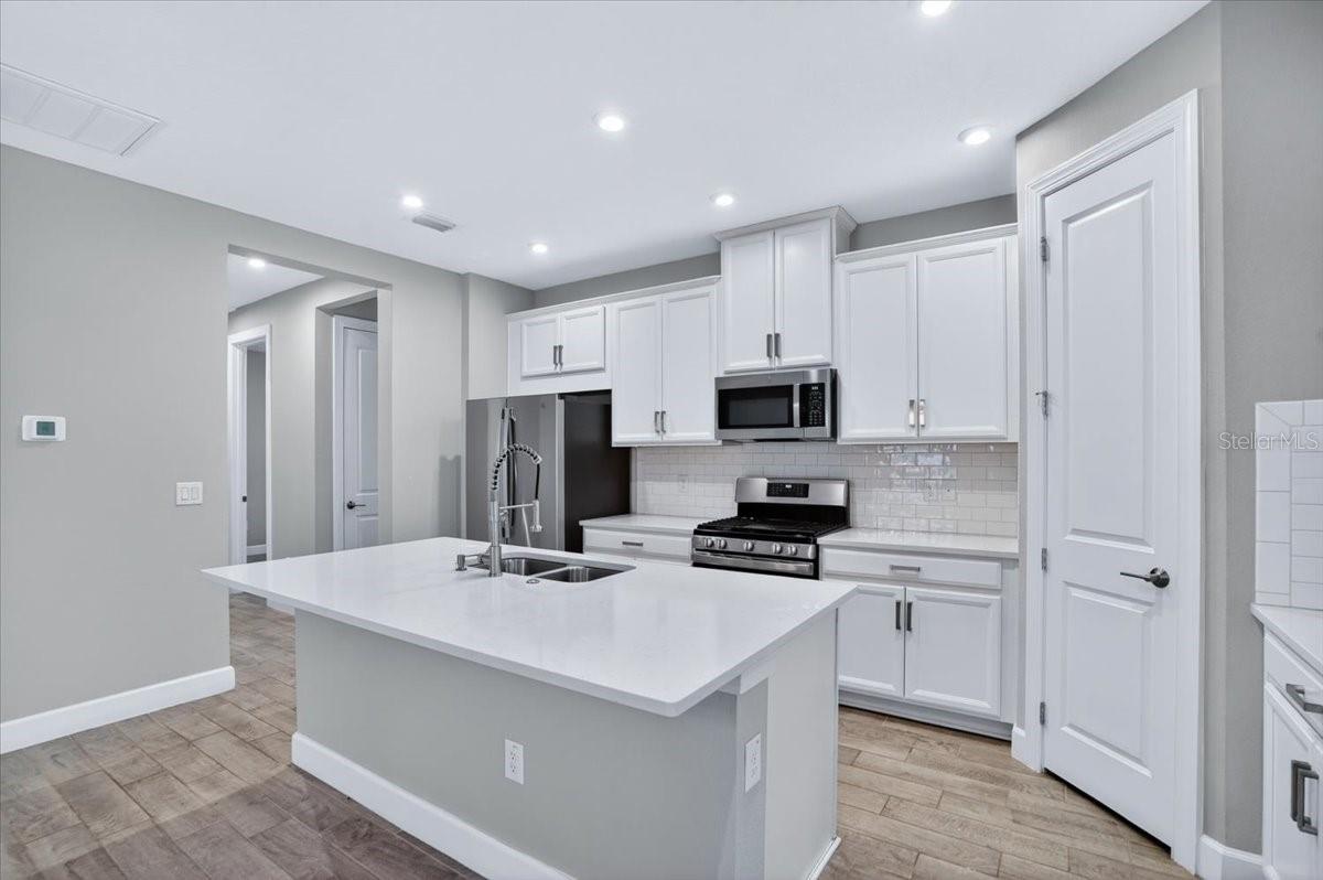 ARTISAN LAKES ESPLANADE PH V SUBPH B & C - Residential