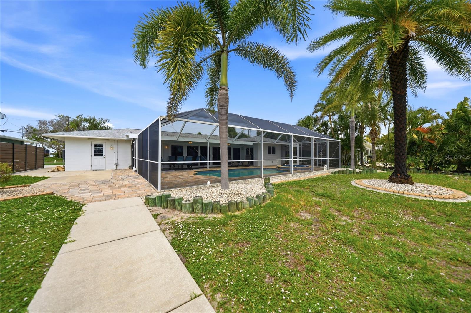 POINT PINES - Residential