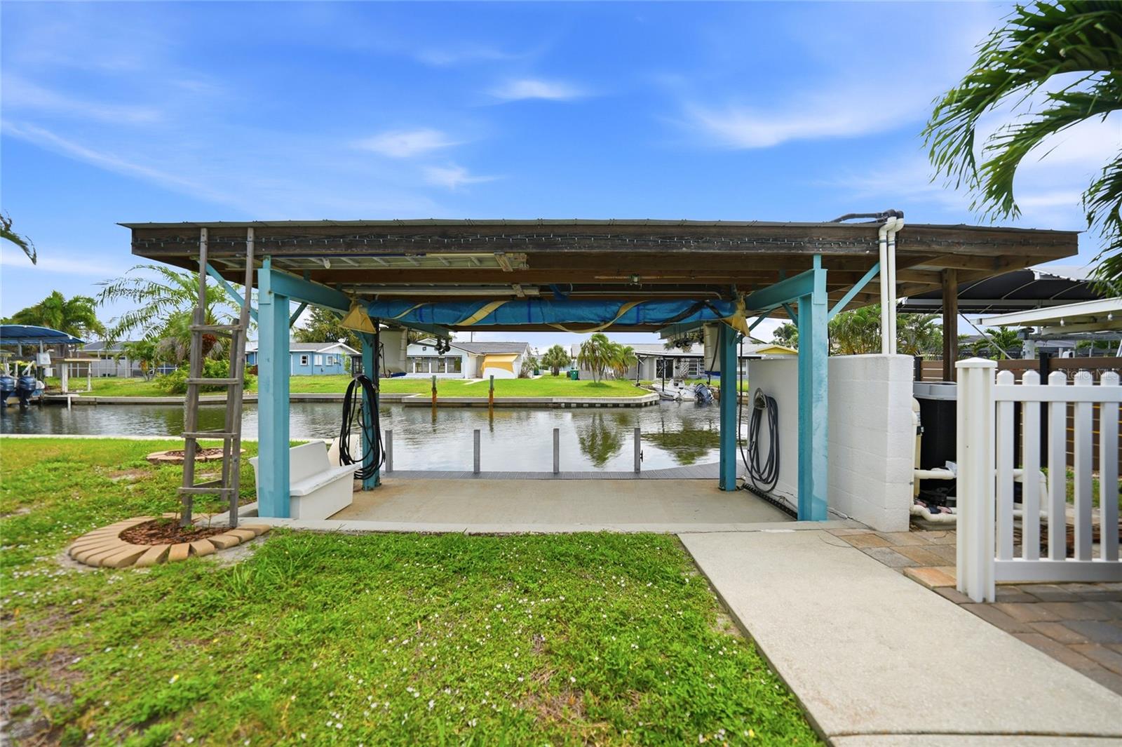 POINT PINES - Residential