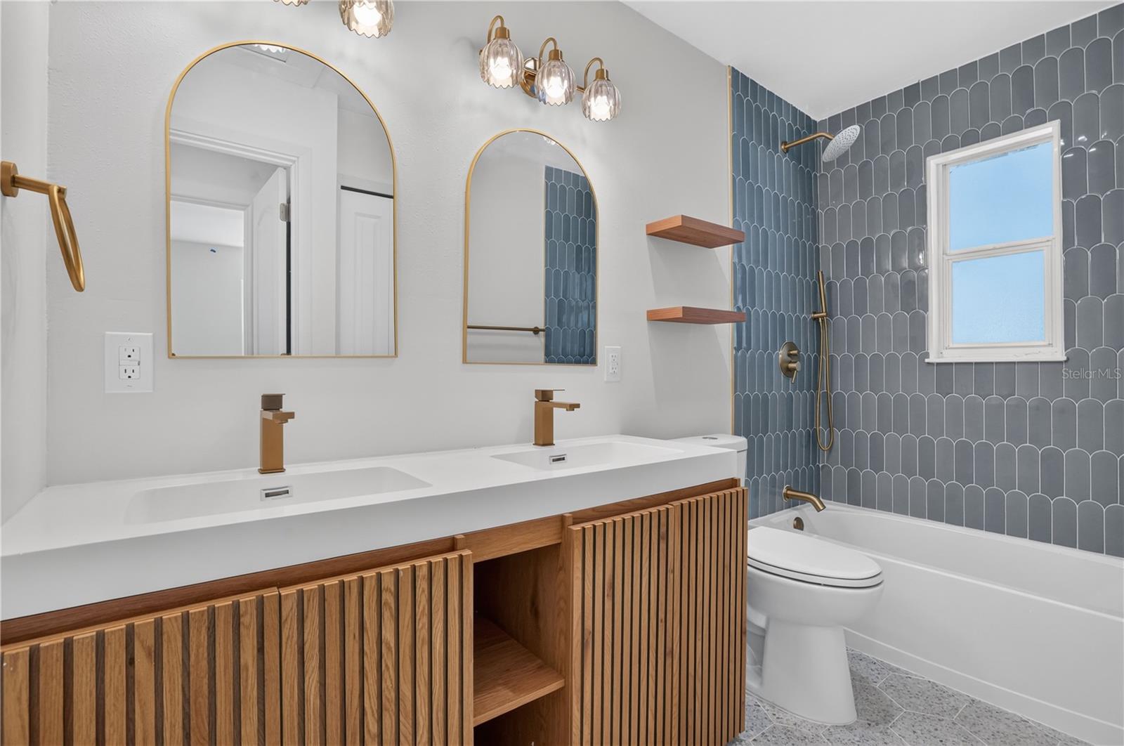 EAST ROSELAWN - Residential