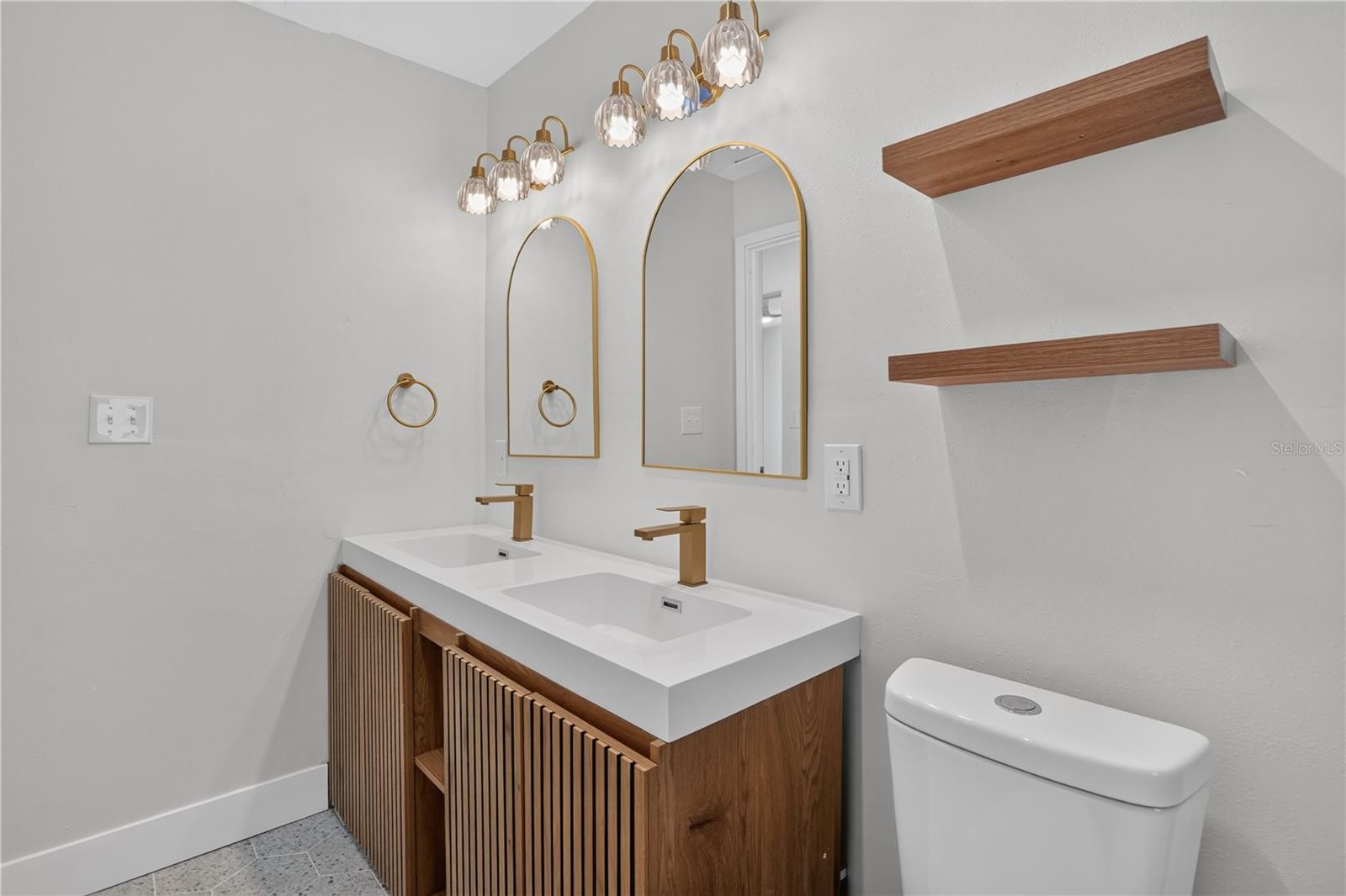EAST ROSELAWN - Residential