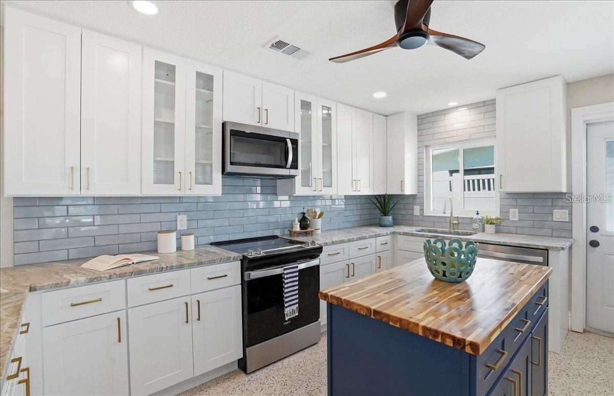 ISLE OF PALMS 1ST ADD - Residential Lease