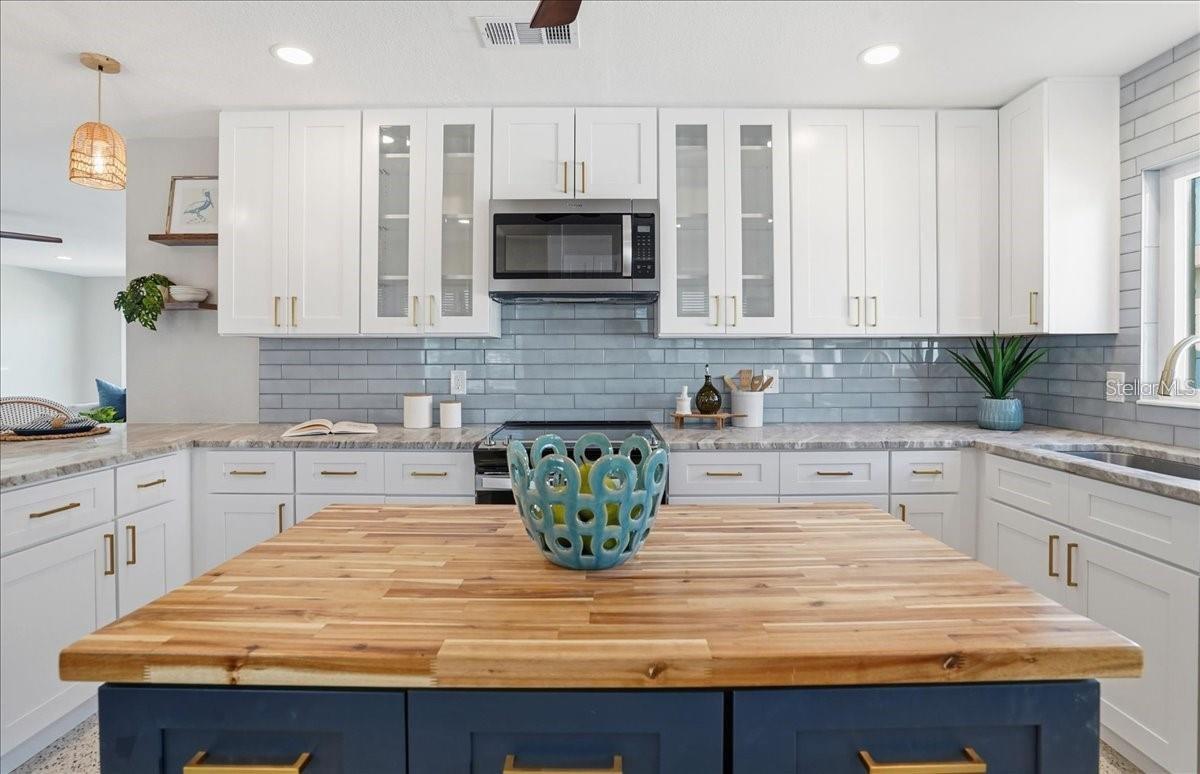 ISLE OF PALMS 1ST ADD - Residential Lease