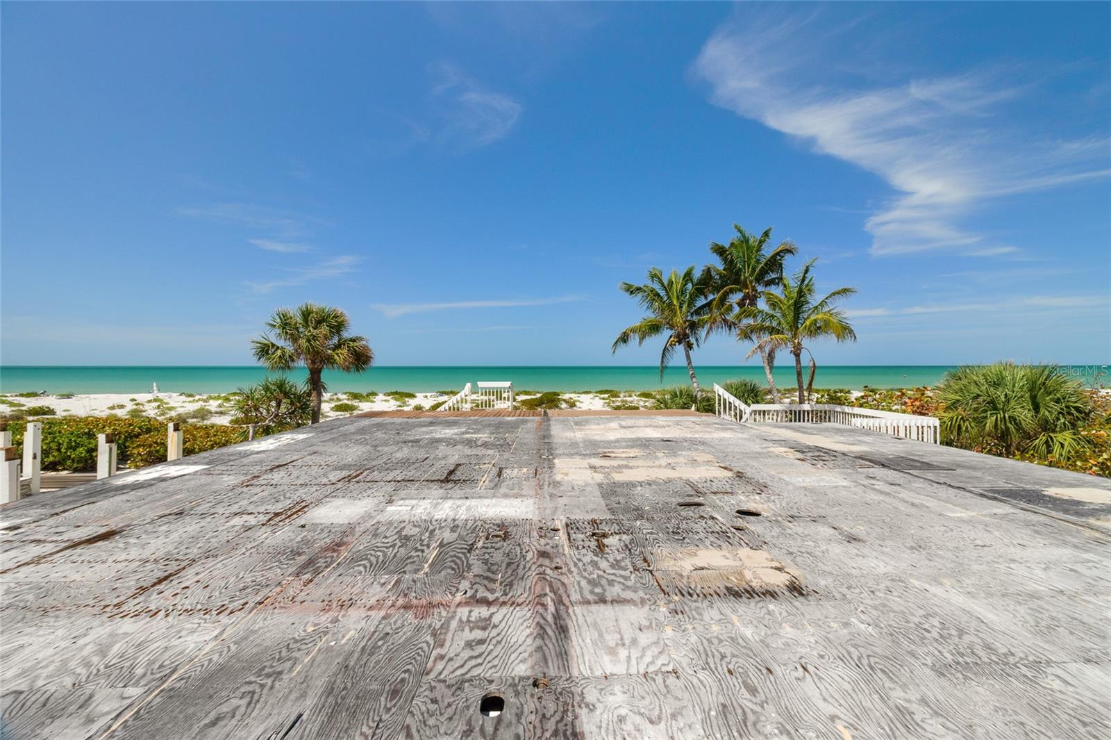 GOLDEN BEACH - Land