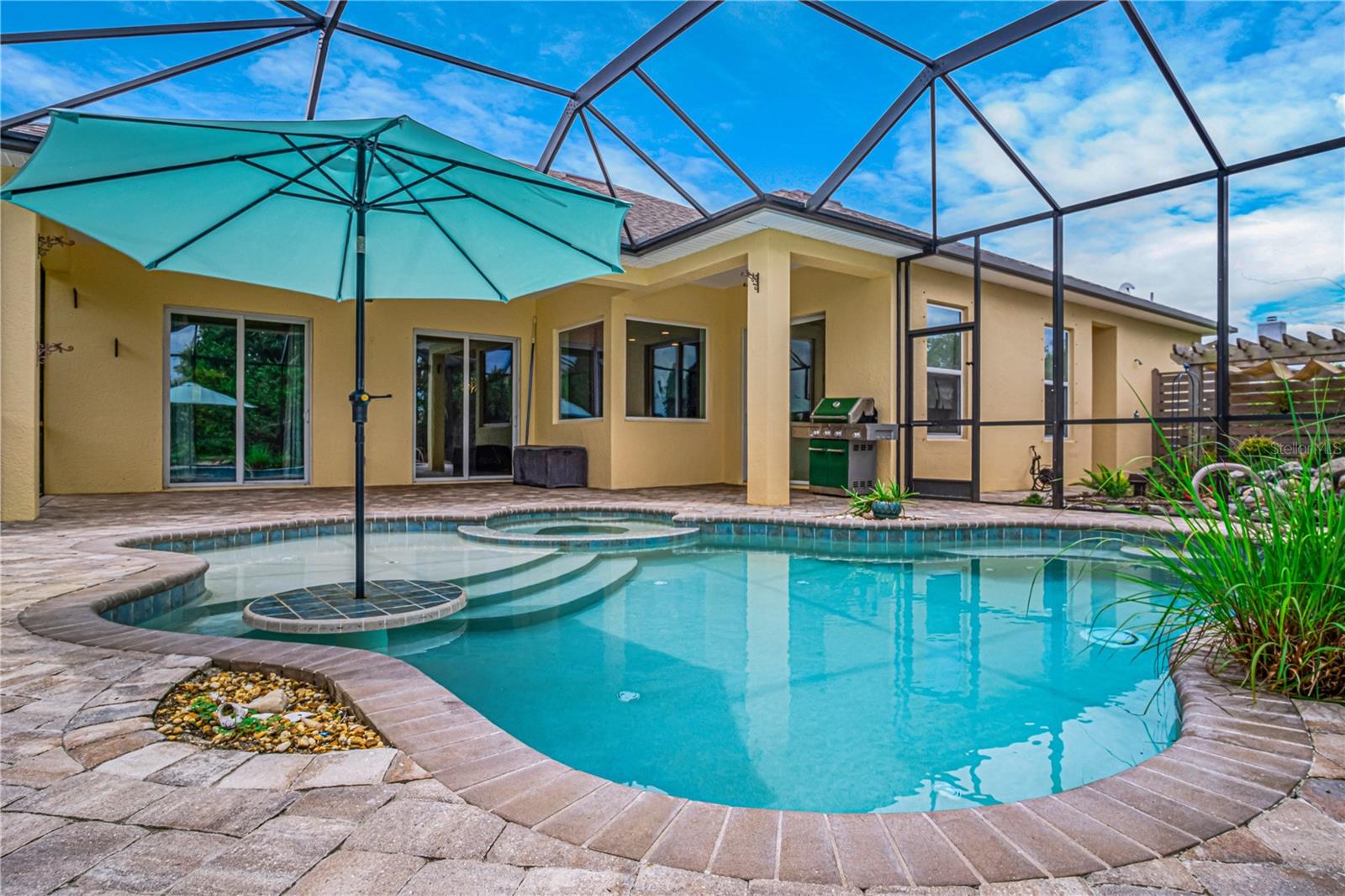 SERENO POINTE - Residential