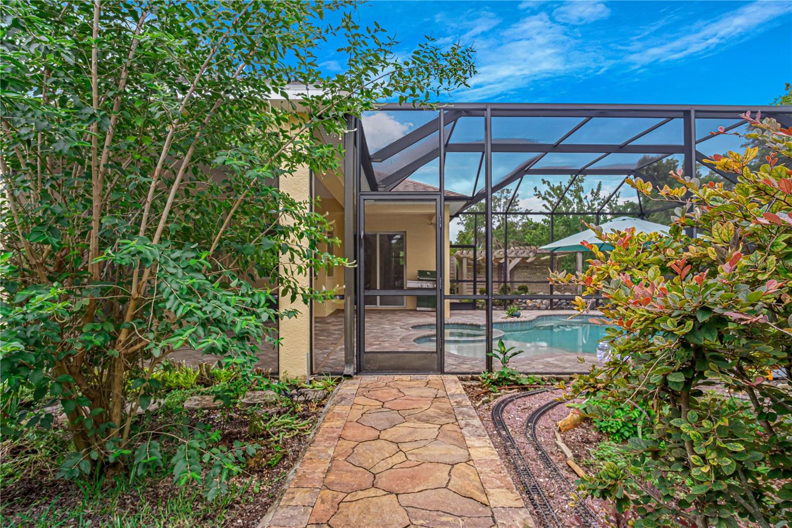 SERENO POINTE - Residential