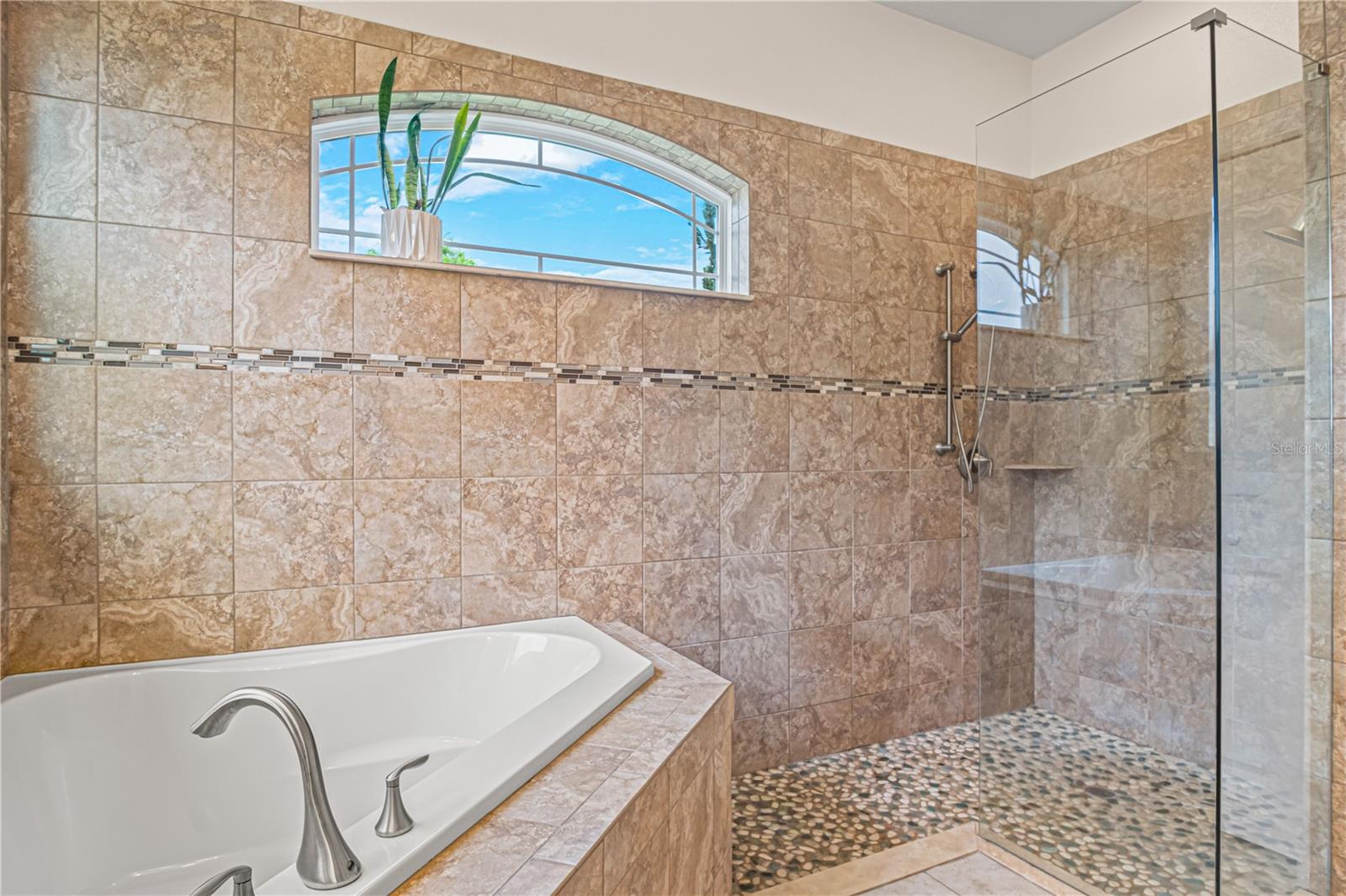 SERENO POINTE - Residential