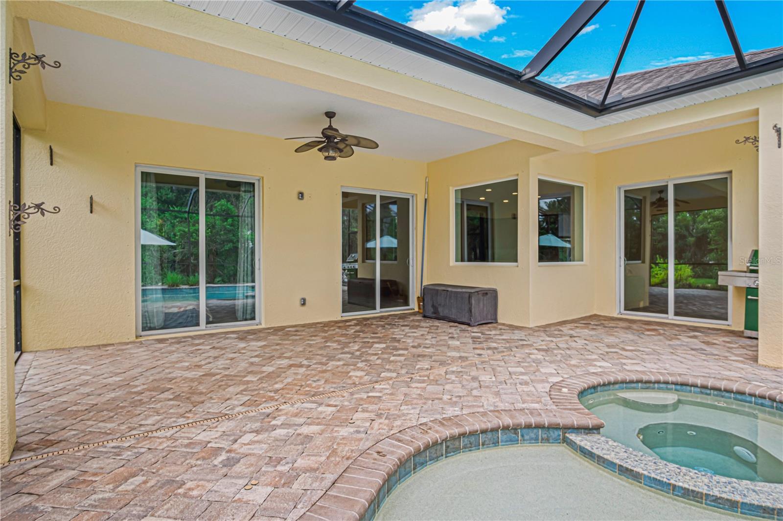 SERENO POINTE - Residential