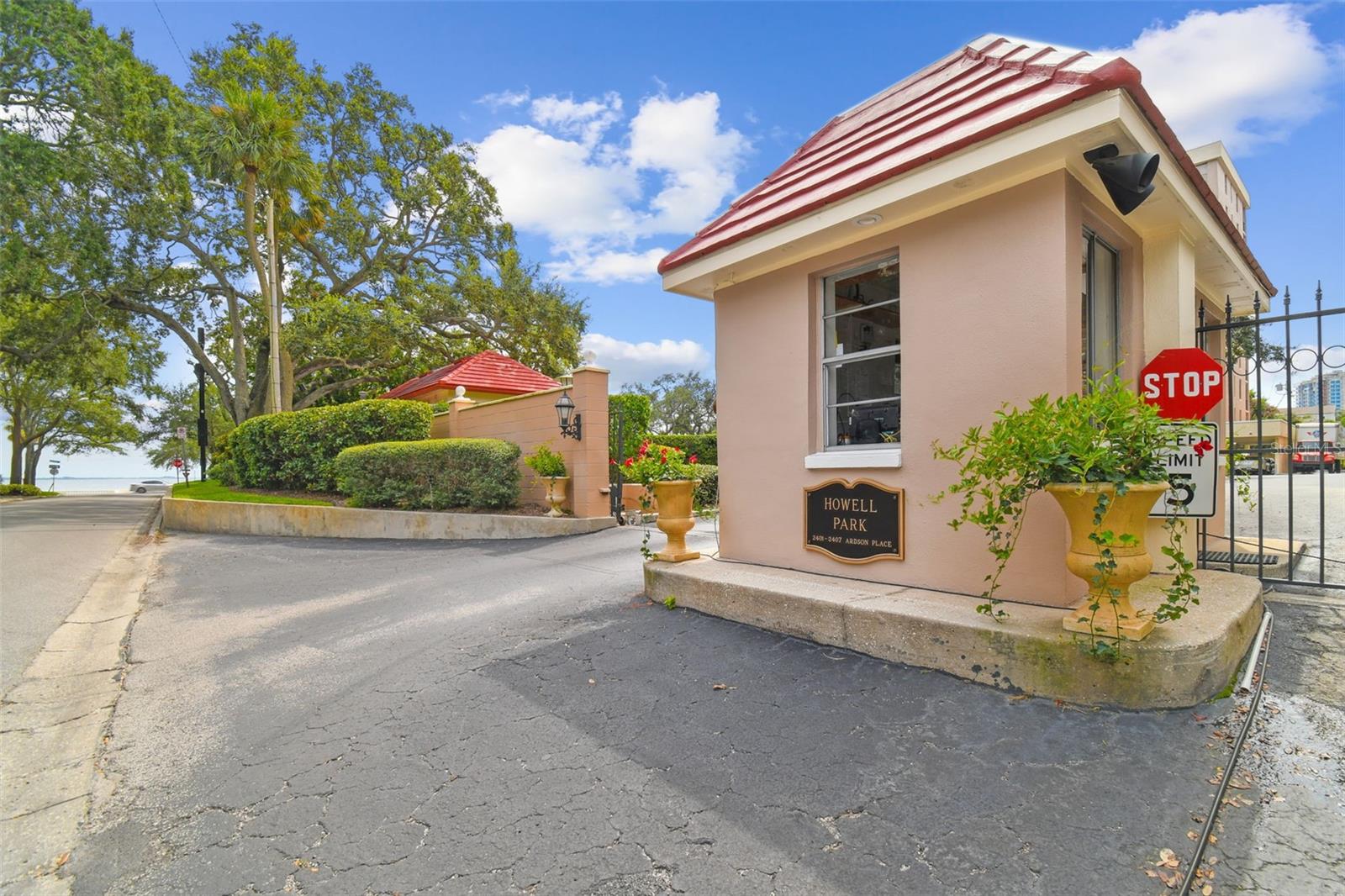 HOWELL PARK - Residential