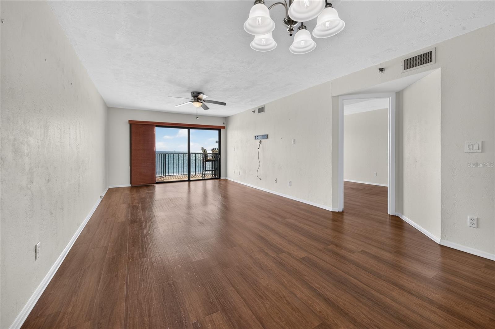 CLUB OCEANIA CONDO PH 01 & 02 - Residential