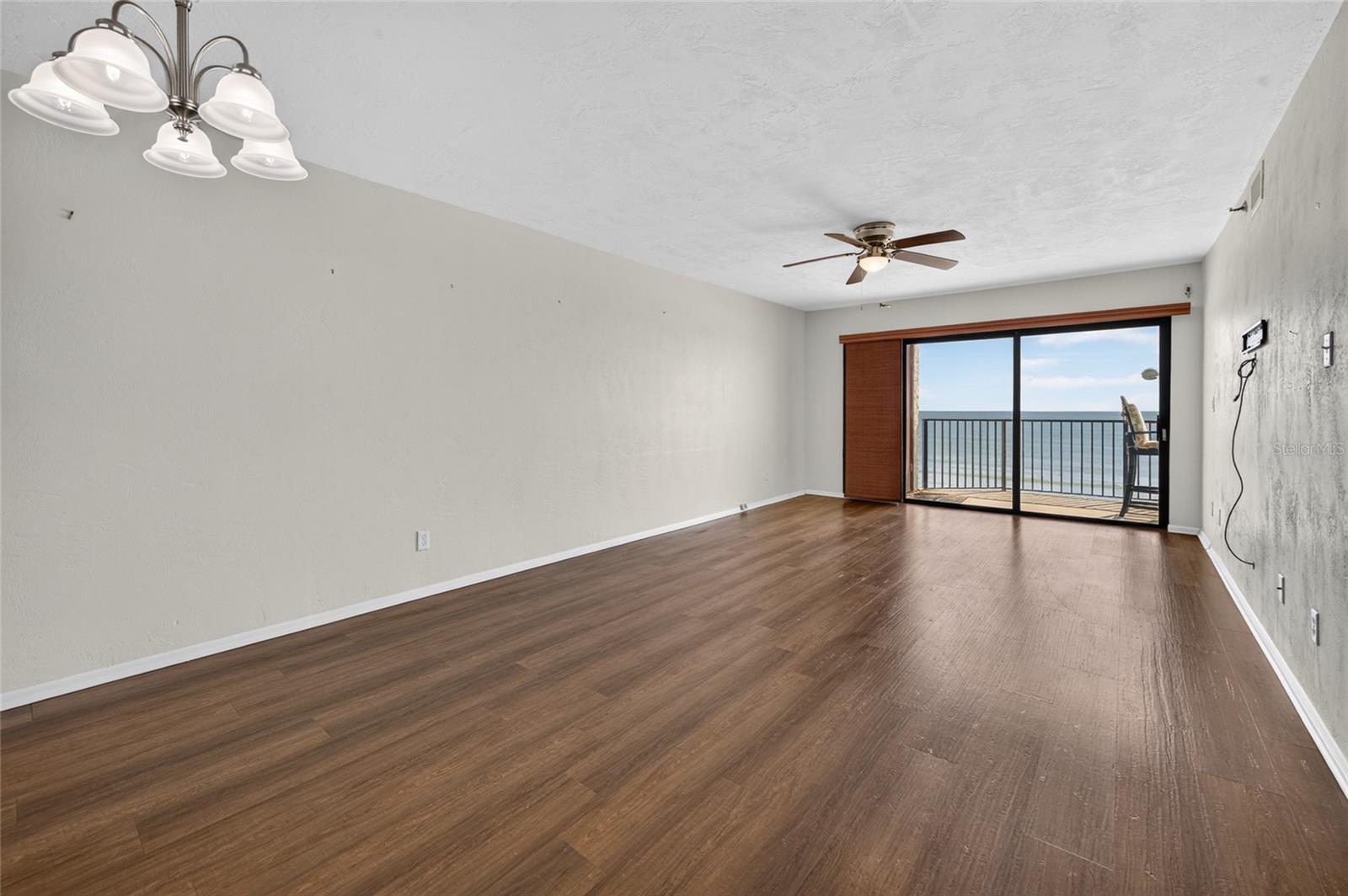 CLUB OCEANIA CONDO PH 01 & 02 - Residential