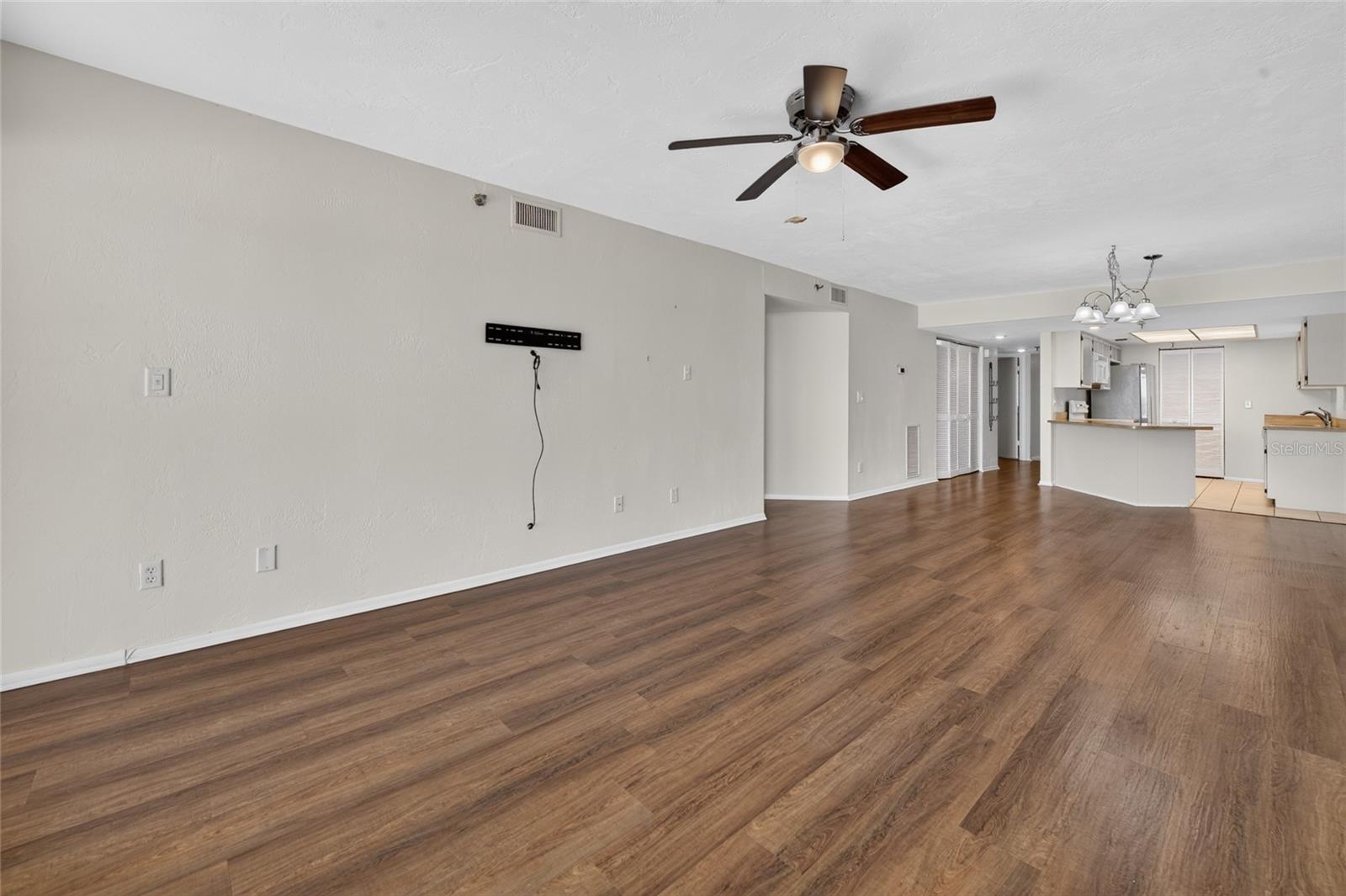 CLUB OCEANIA CONDO PH 01 & 02 - Residential