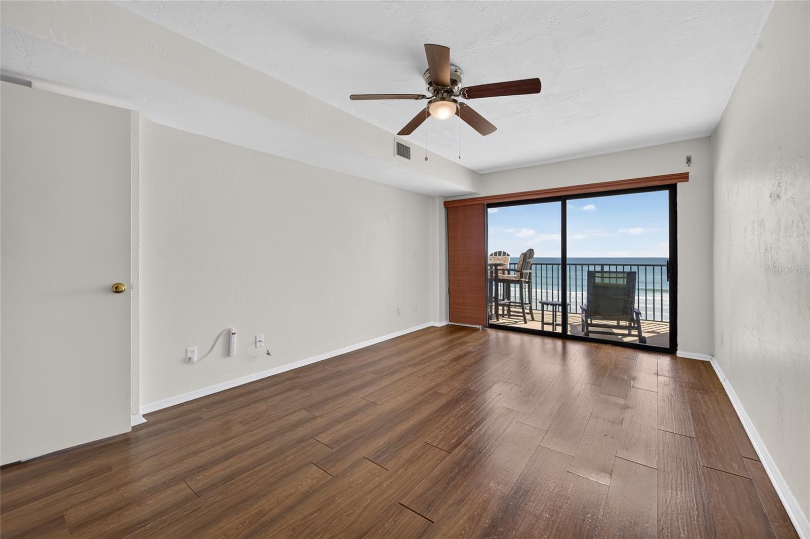 CLUB OCEANIA CONDO PH 01 & 02 - Residential