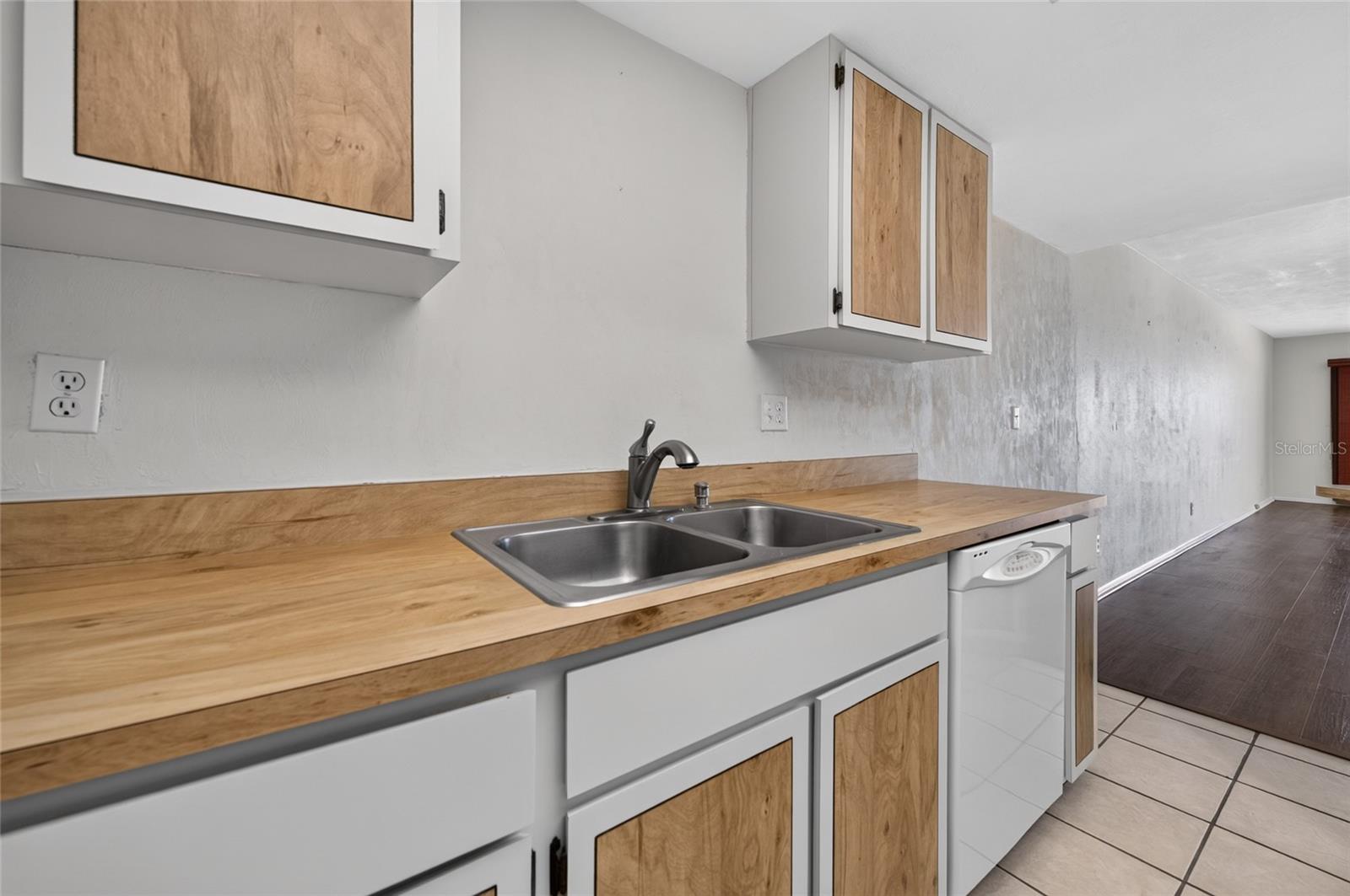 CLUB OCEANIA CONDO PH 01 & 02 - Residential
