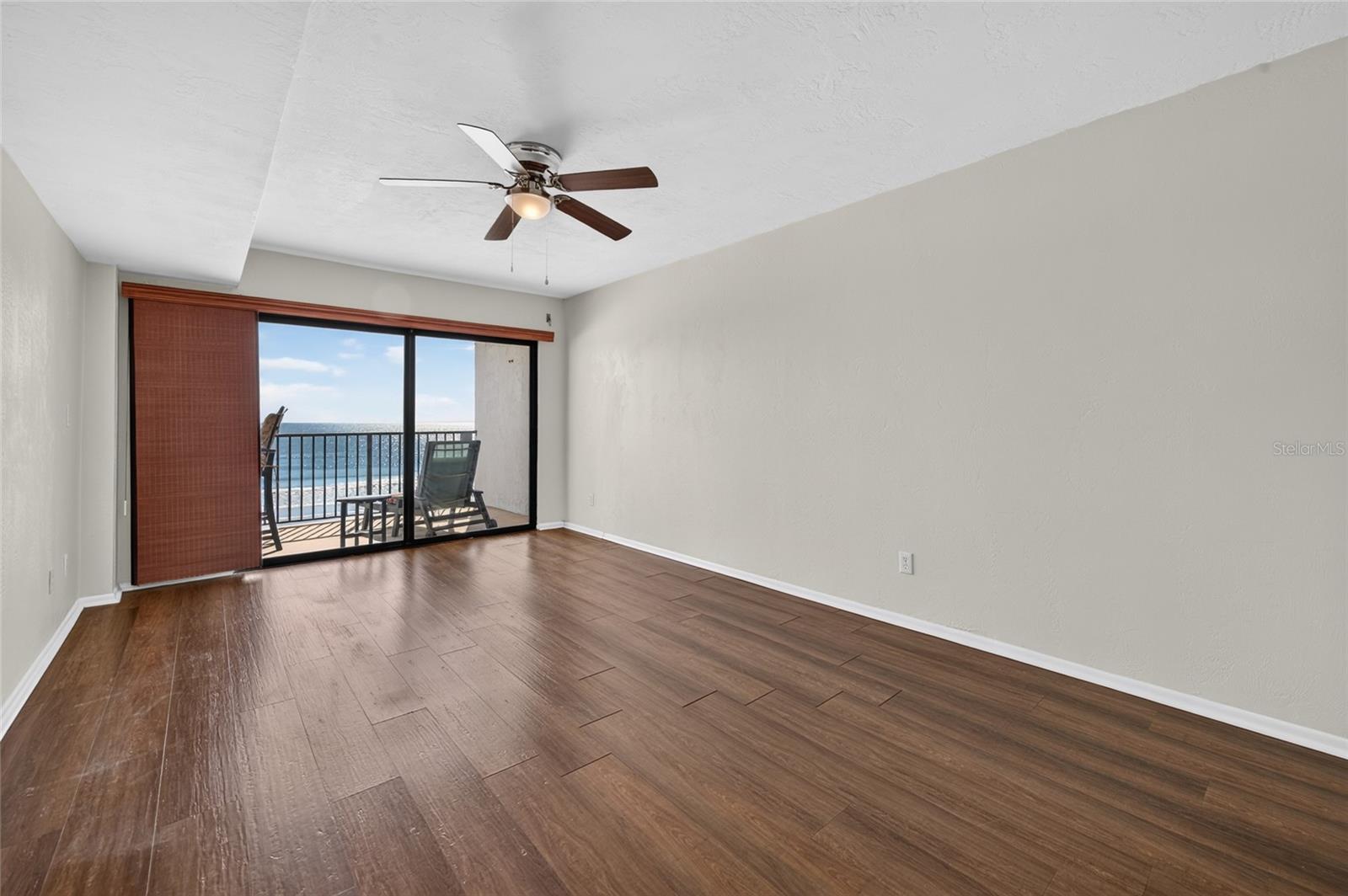CLUB OCEANIA CONDO PH 01 & 02 - Residential
