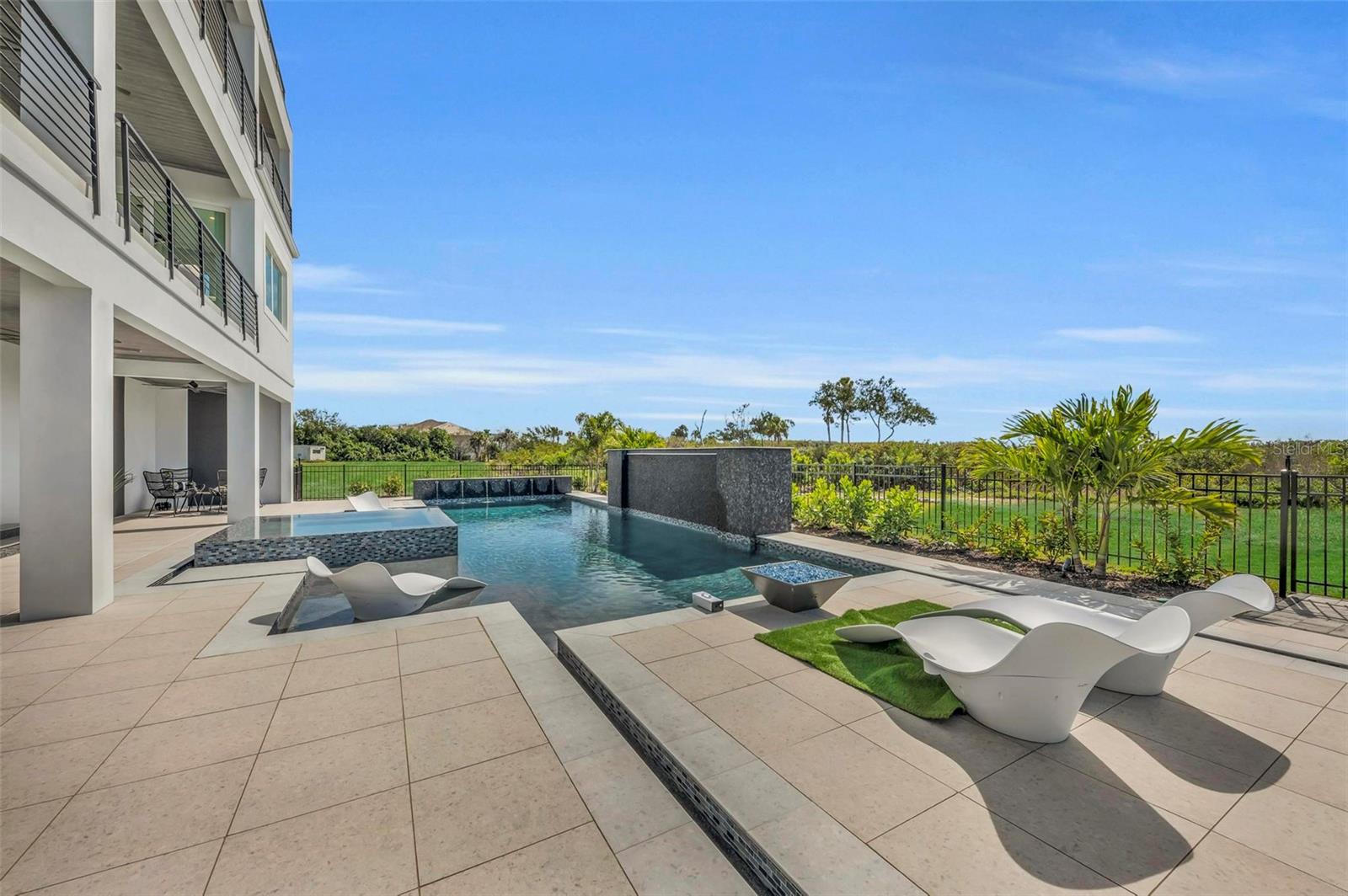 LEGENDS BAY - Residential