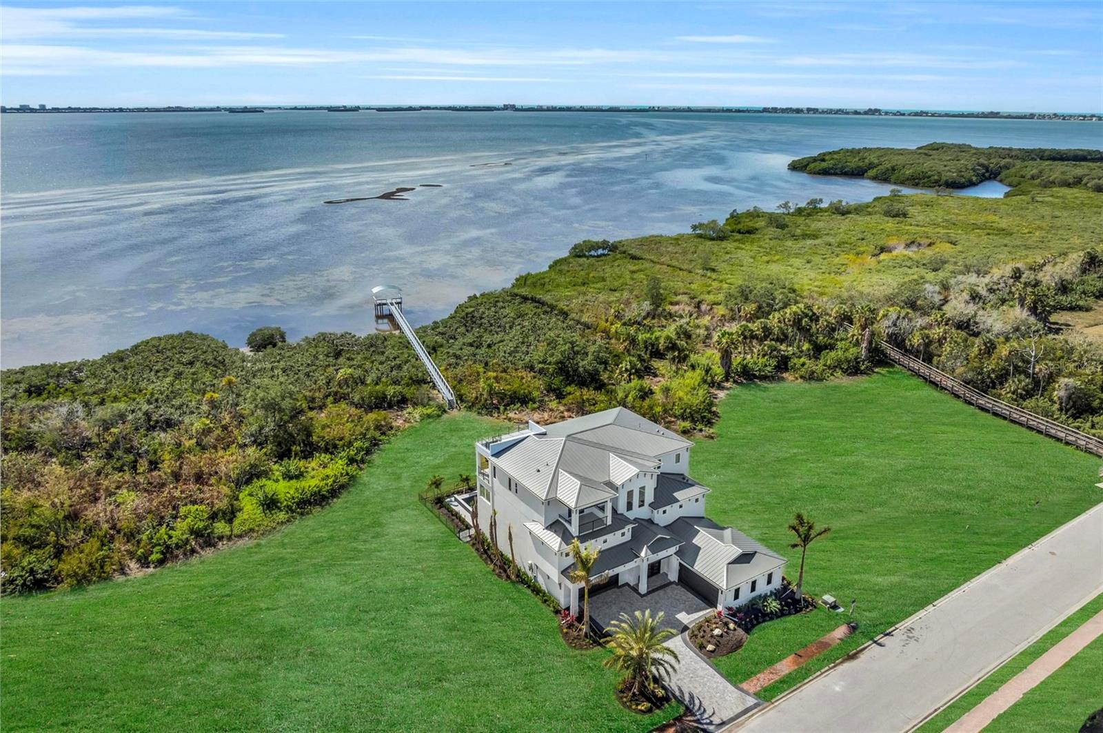LEGENDS BAY - Residential