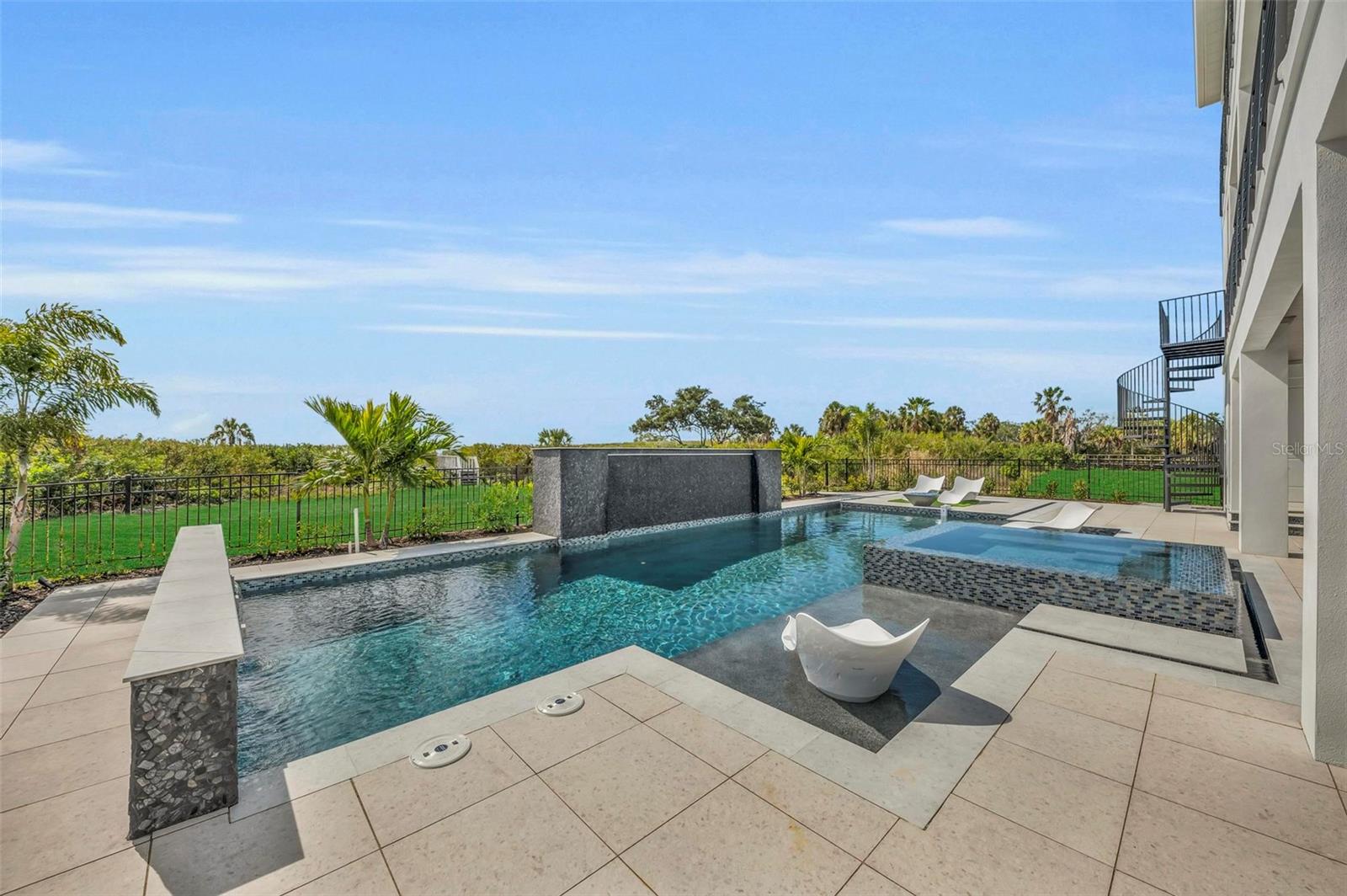 LEGENDS BAY - Residential