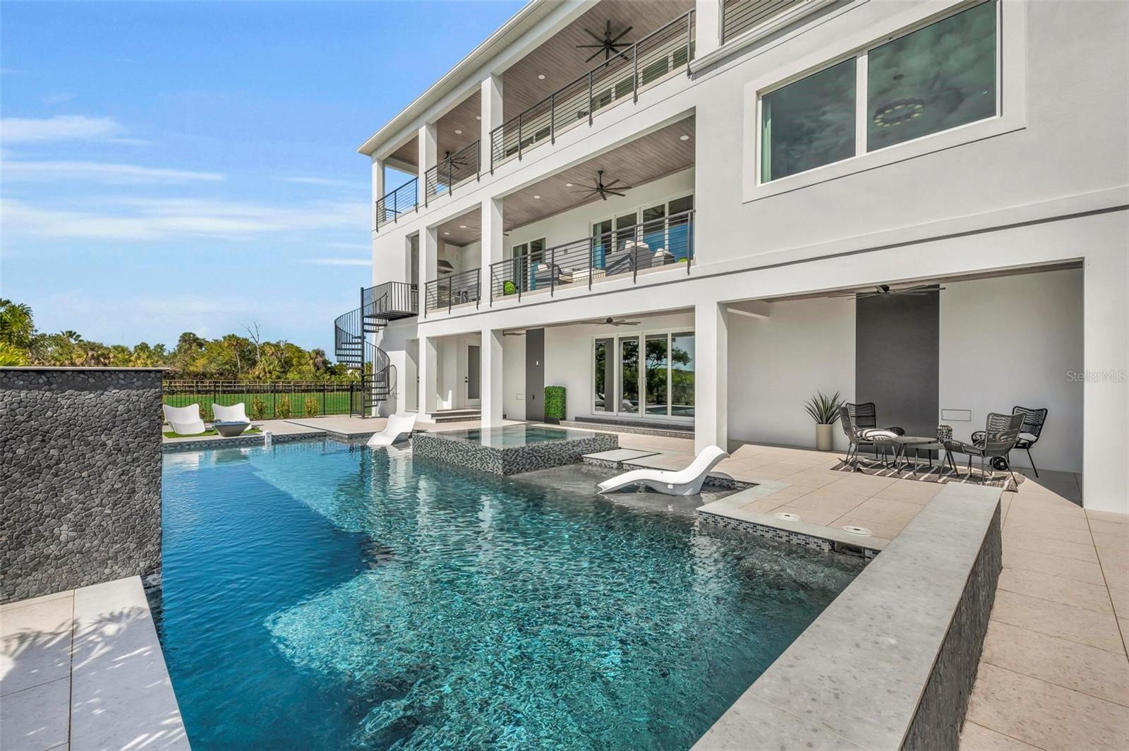 LEGENDS BAY - Residential