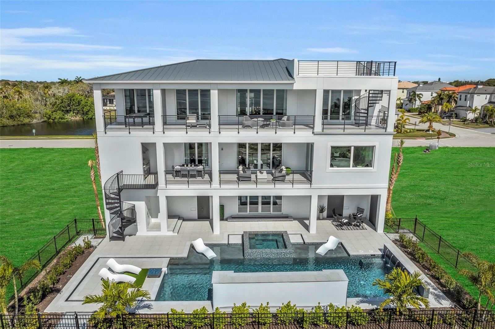 LEGENDS BAY - Residential