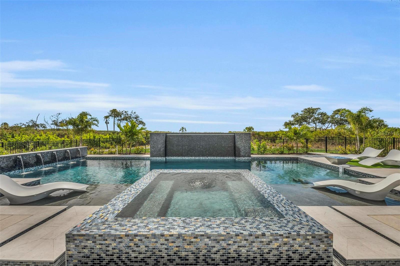LEGENDS BAY - Residential