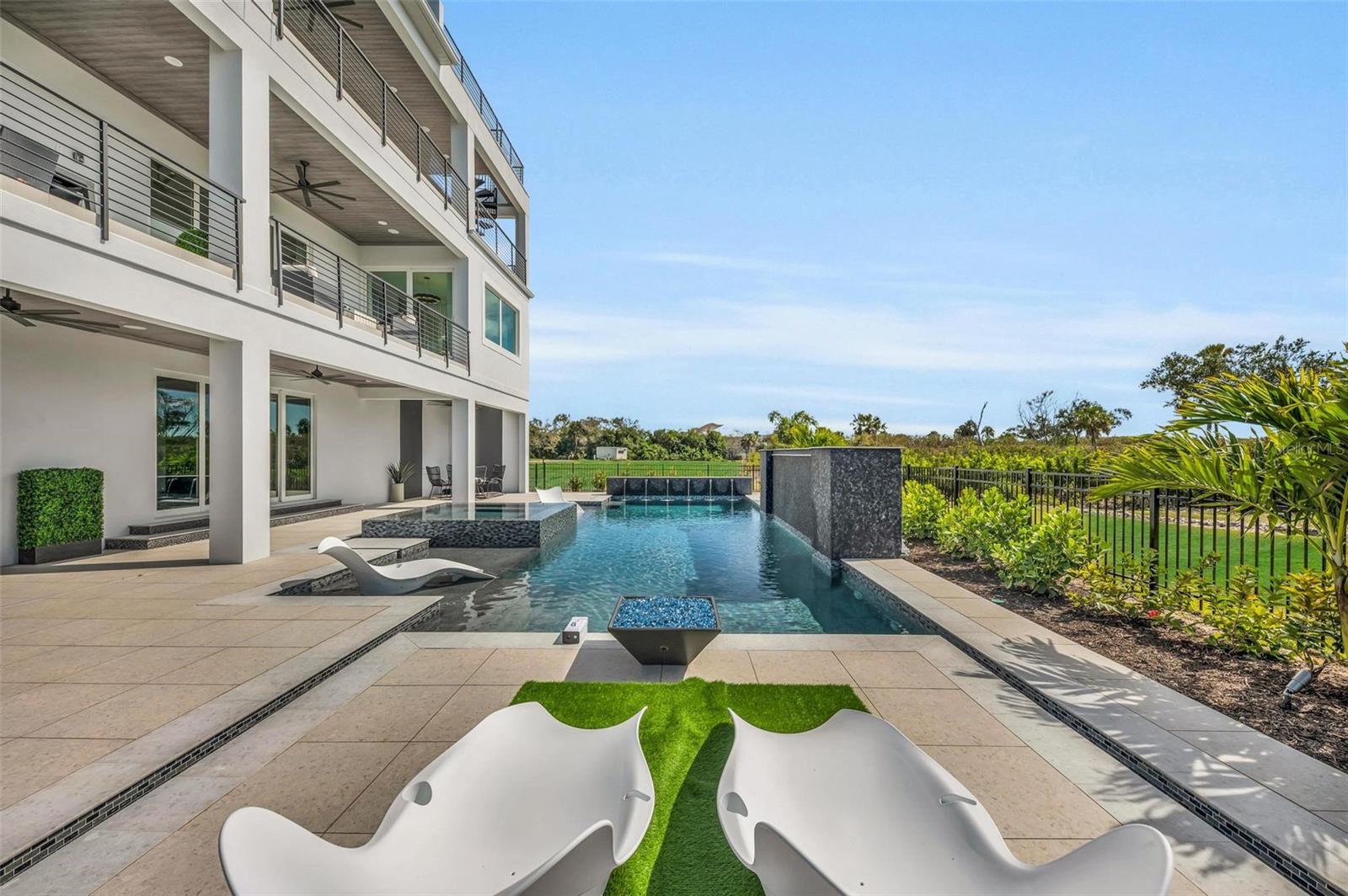 LEGENDS BAY - Residential