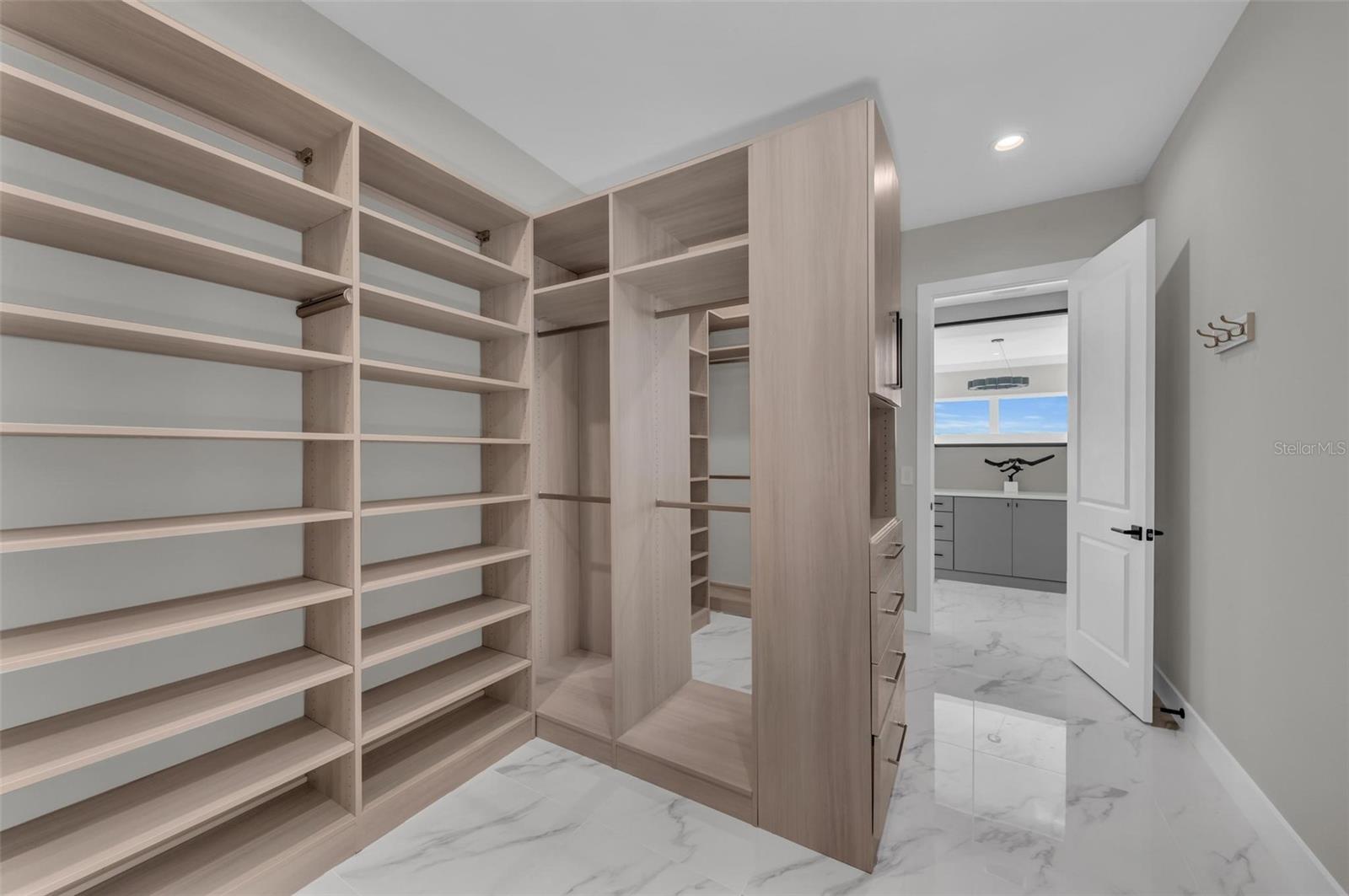 LEGENDS BAY - Residential
