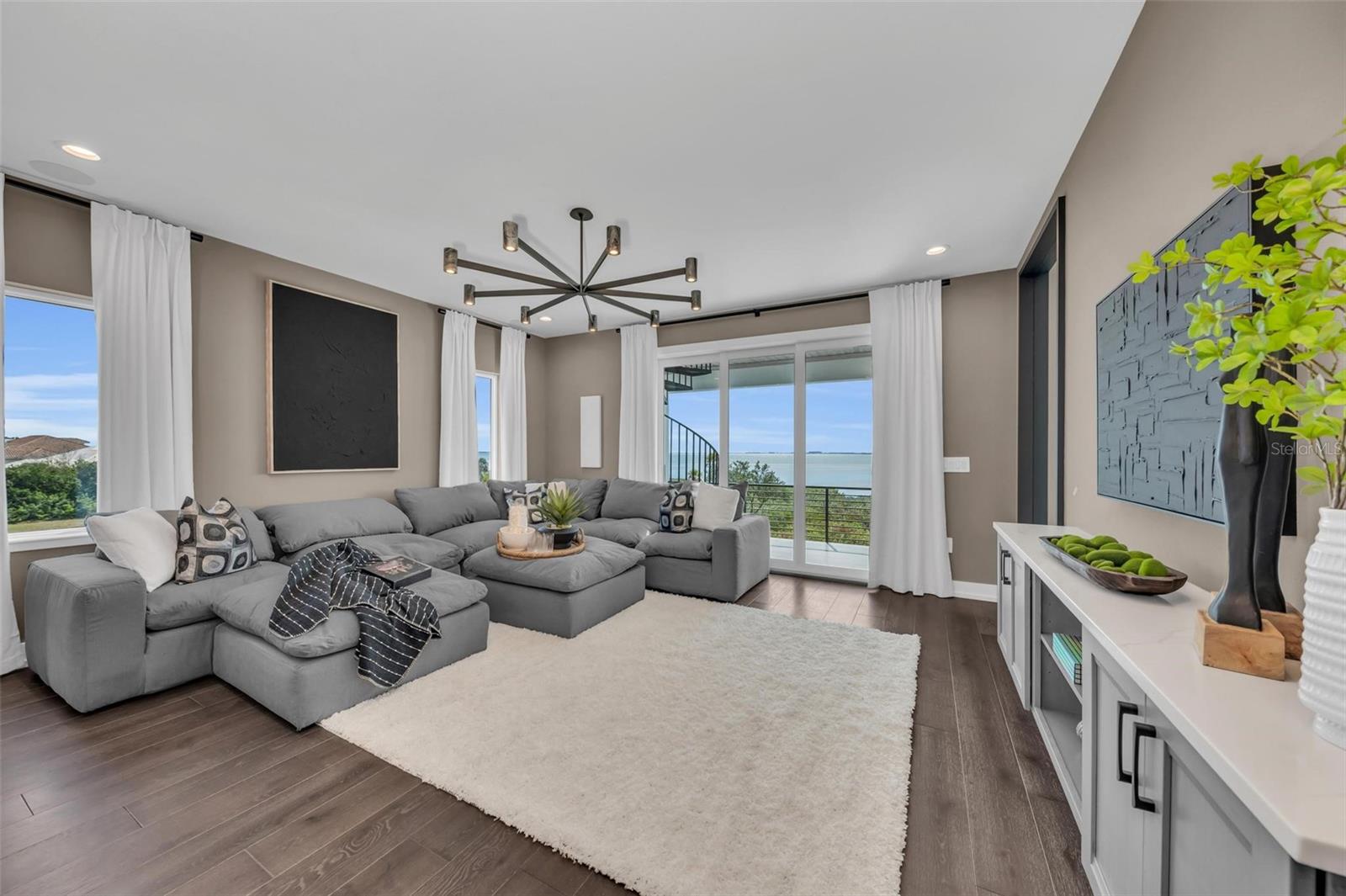 LEGENDS BAY - Residential