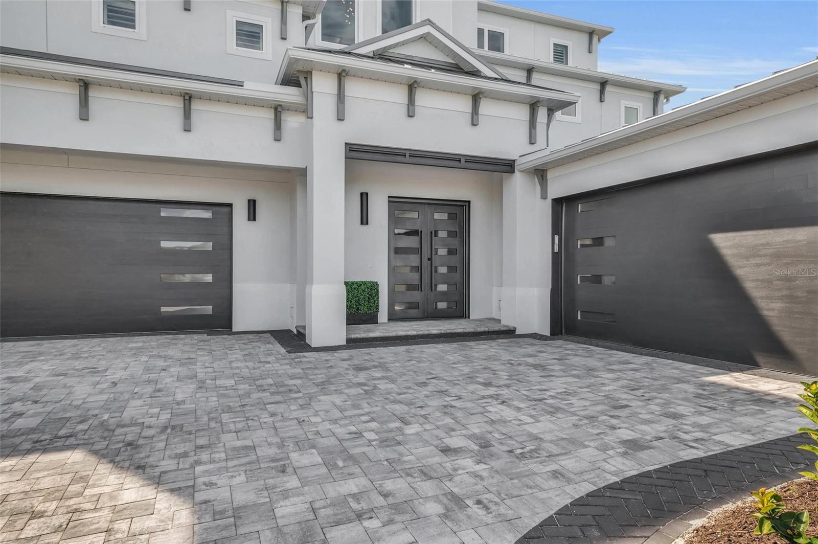 LEGENDS BAY - Residential