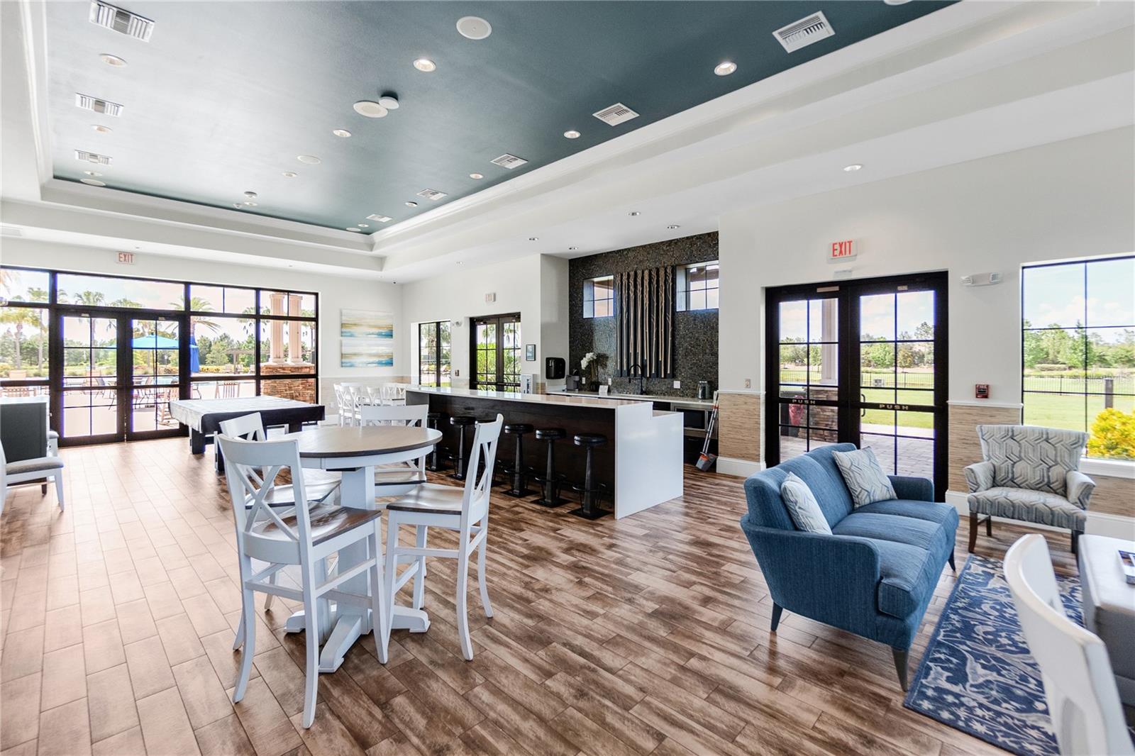 COUNTRY CLUB EAST AT LAKEWD RNCH VV1 - Residential