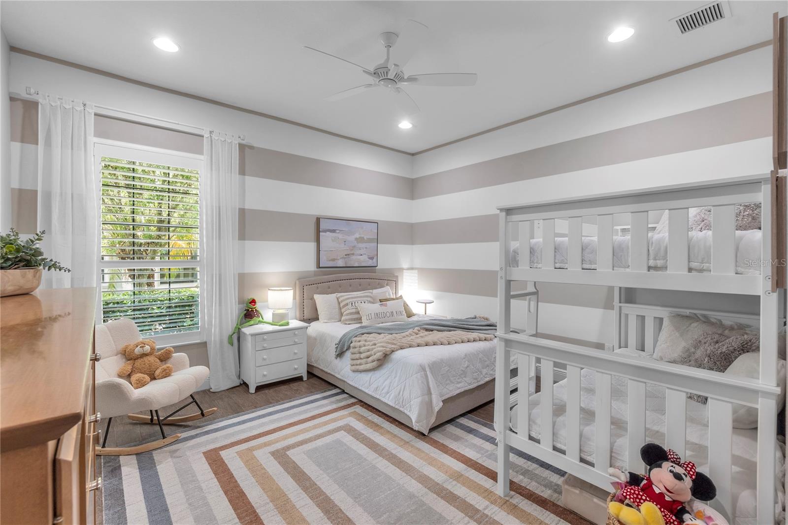 COUNTRY CLUB EAST AT LAKEWD RNCH VV1 - Residential
