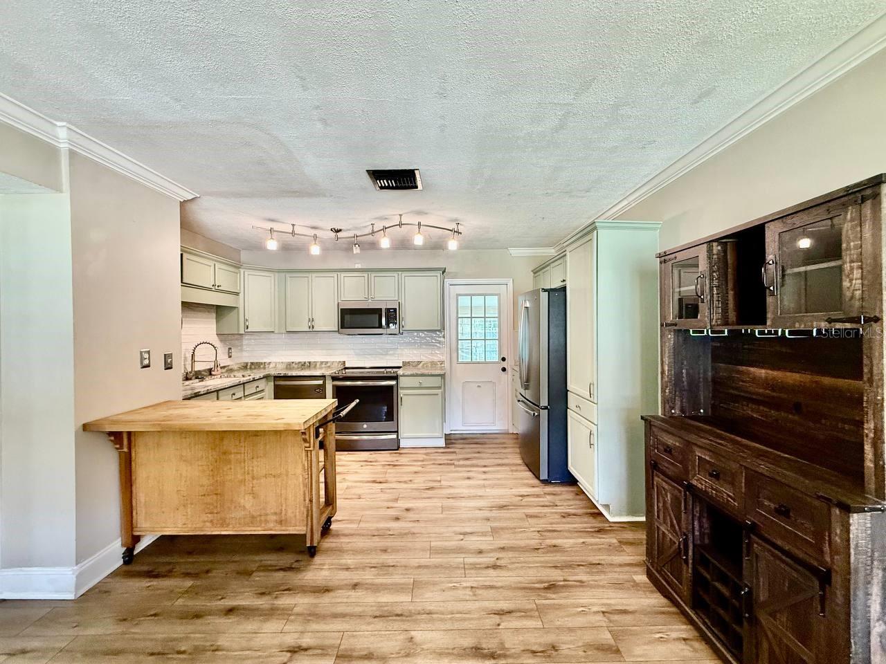 GOLF VIEW HEIGHTS - Residential Lease