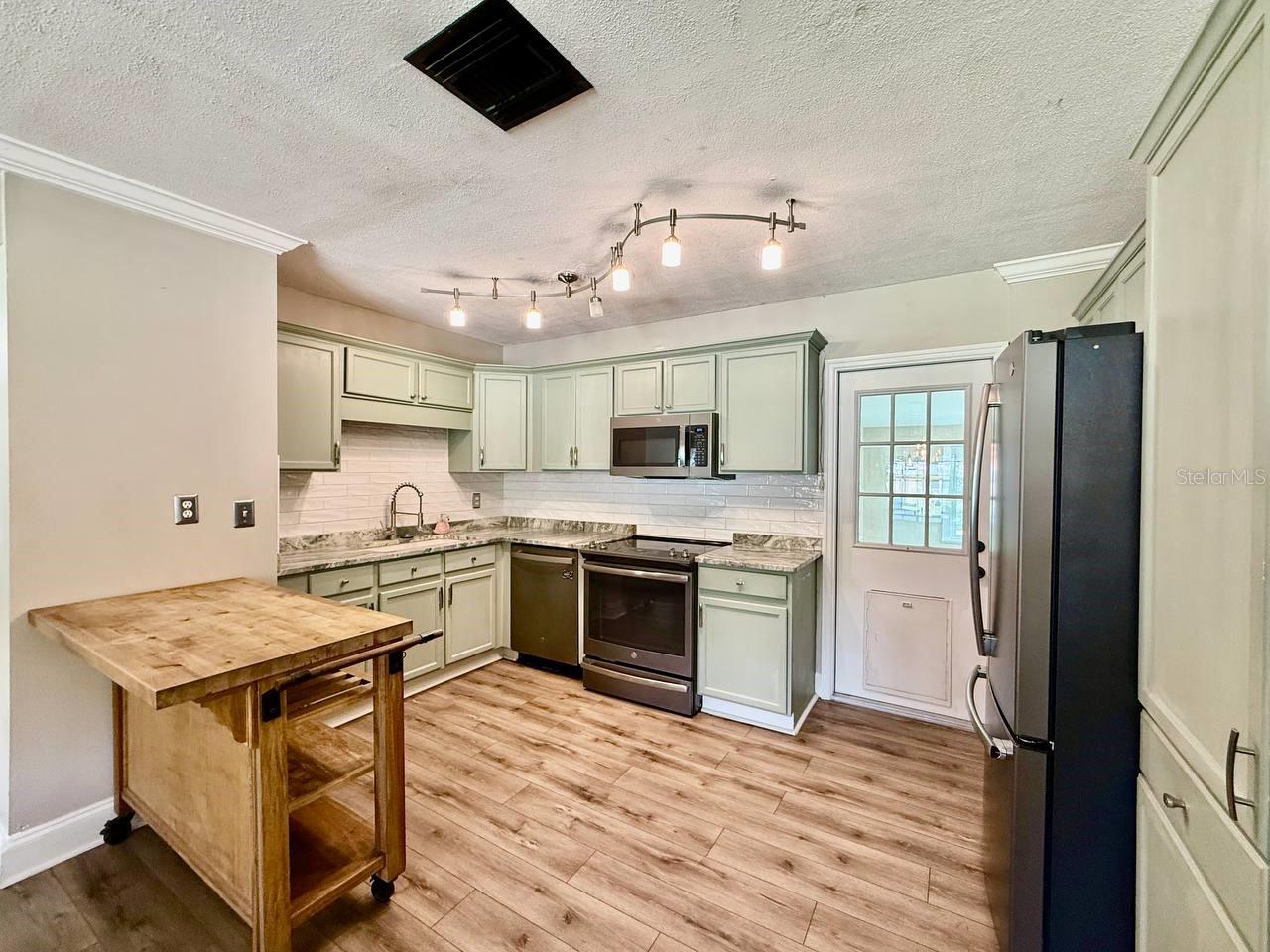 GOLF VIEW HEIGHTS - Residential Lease