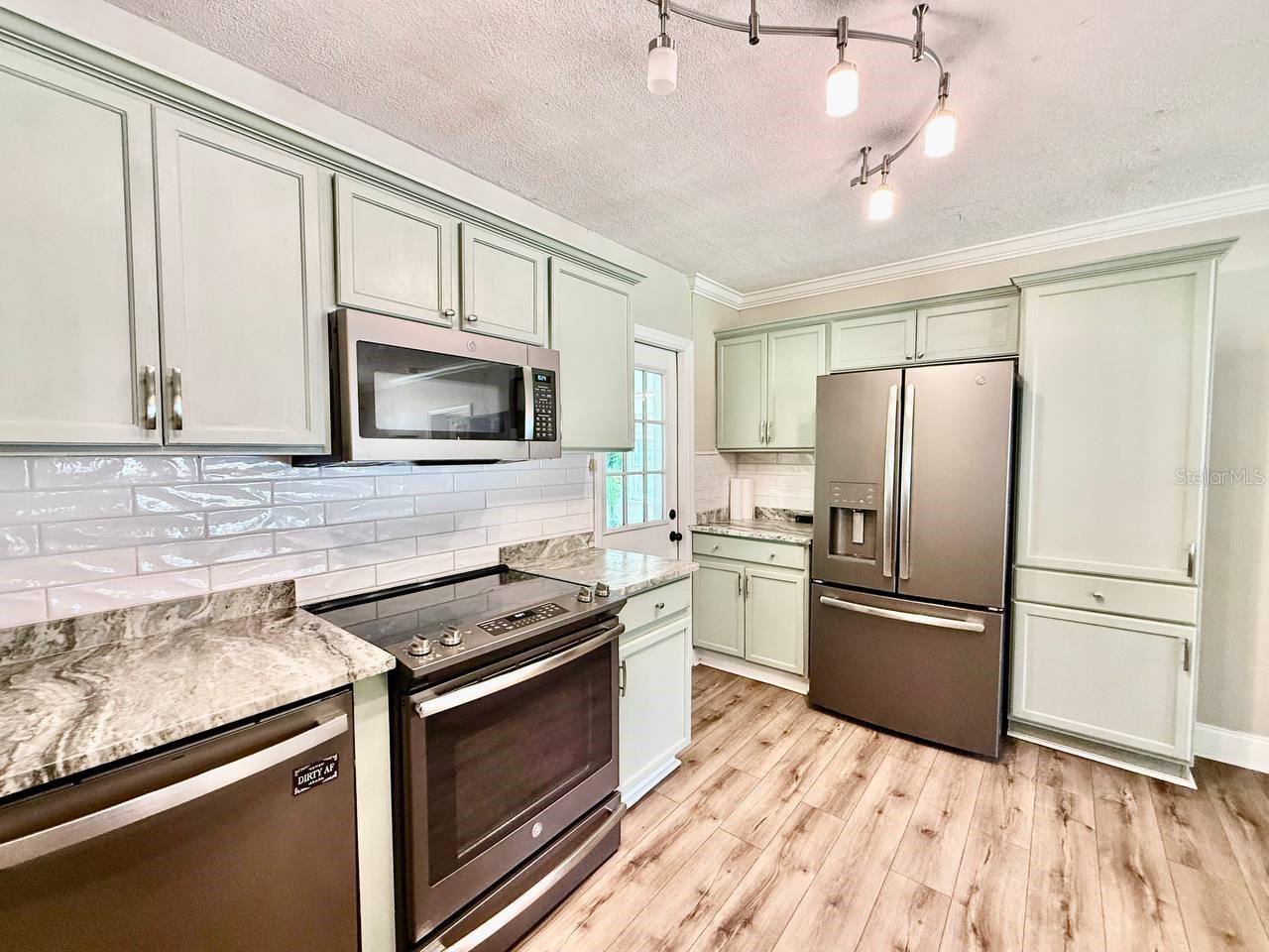 GOLF VIEW HEIGHTS - Residential Lease