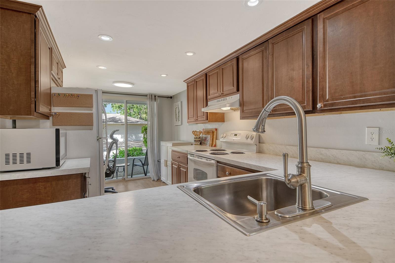 WEDGEWOOD LAKE - Residential