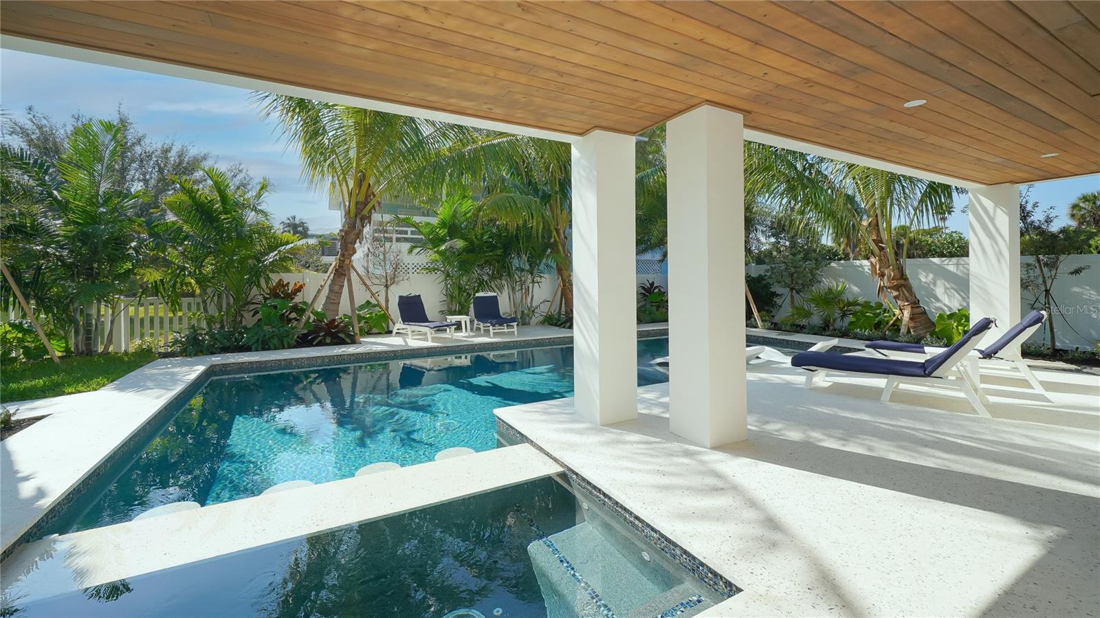 HOLMES BEACH 17TH UNIT - Residential