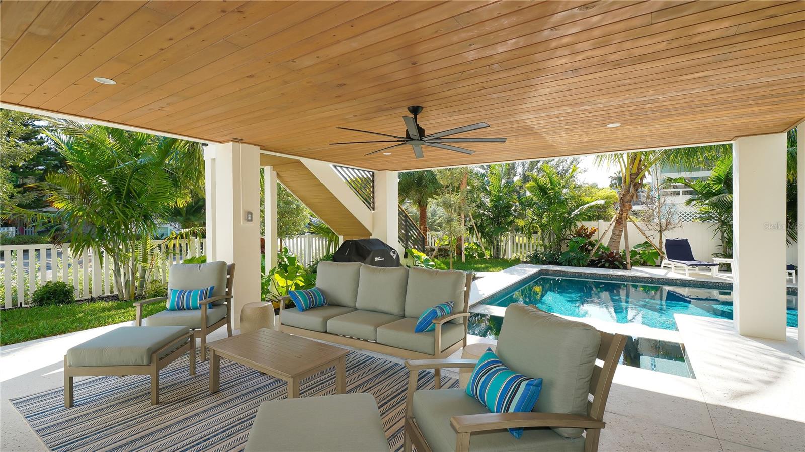 HOLMES BEACH 17TH UNIT - Residential