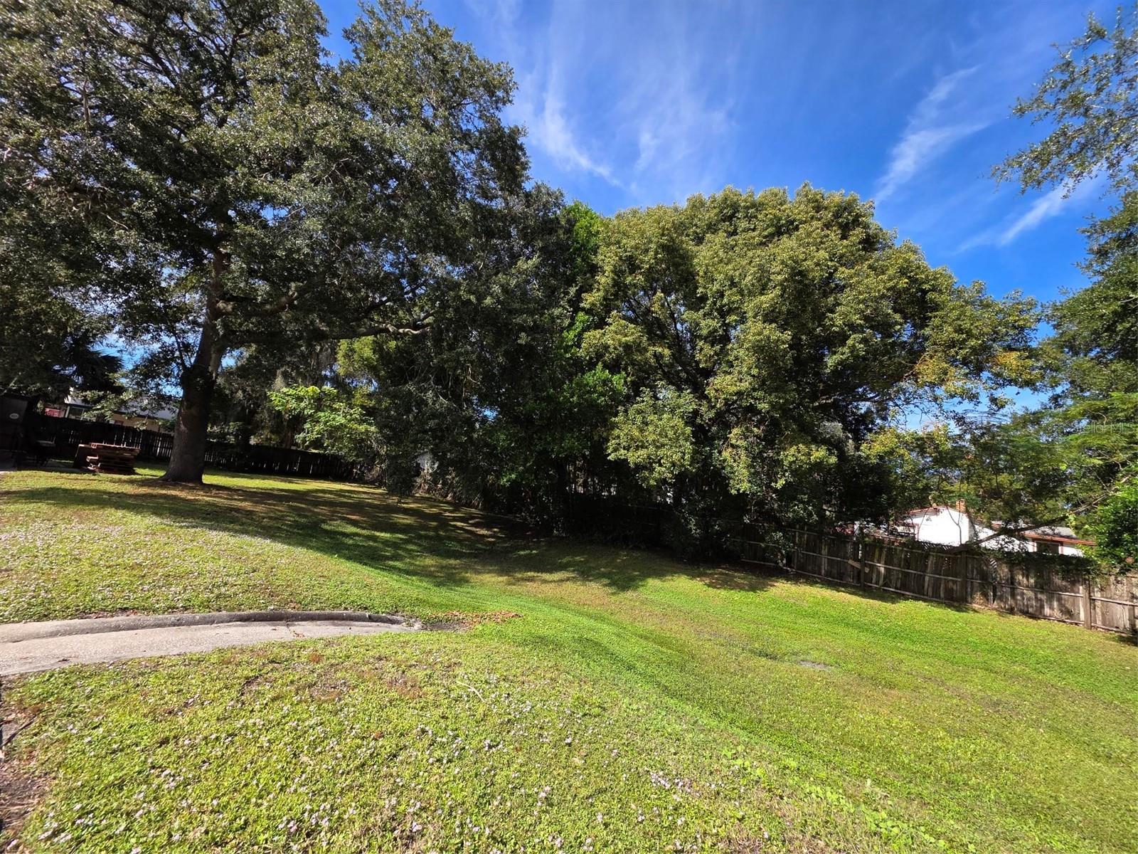 LONGWOOD - Commercial Sale