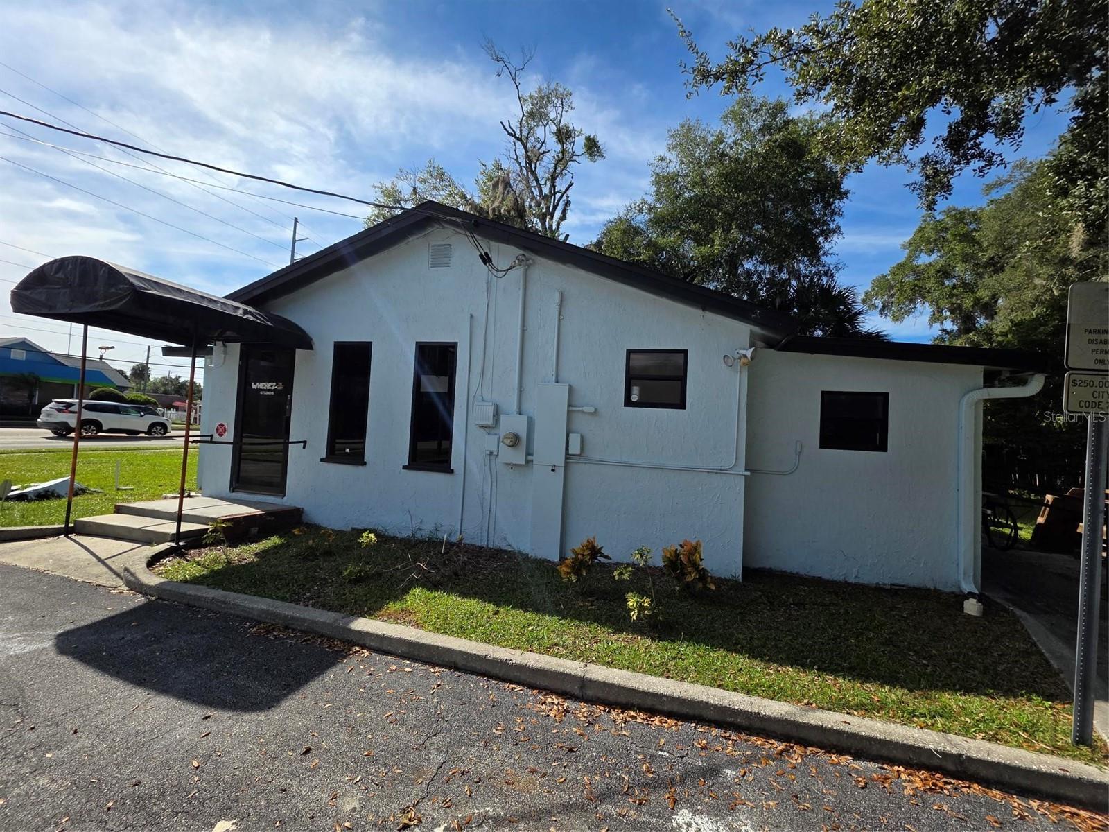 Prime commercial property on SR 434 in the heart of Longwood’s Gateway District. Seller's financing is available! This 0.44-acre lot offers excellent visibility with approx. 100 feet of frontage along SR 434. Surrounded by restaurants, retail, and new luxury apartments, this site is ideal for retail, office, or restaurant development. Zoned Gateway Commercial (GW), allowing for a variety of commercial and mixed-use projects designed to enhance the city’s main corridor. Convenient access to US 17-92, SR 436, and I-4. Level site with utilities available and strong traffic counts. Great opportunity for investors, developers, or owner-users in a rapidly growing area of Seminole County.